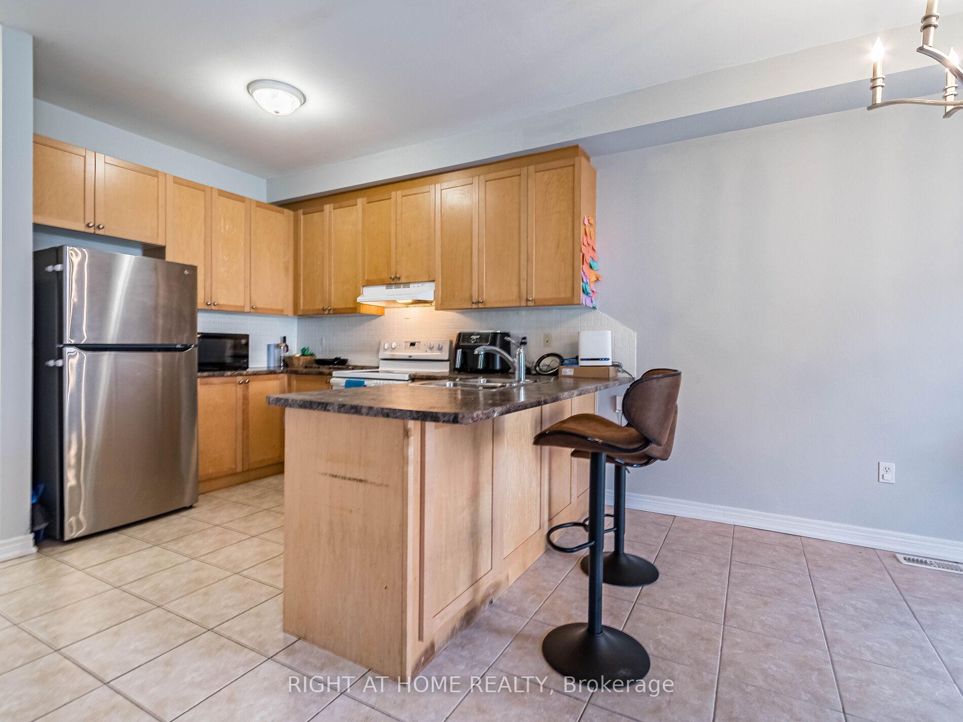 Photo 14 of 23 Glendarling Crescent, Hamilton, Stoney Creek — HOMEH