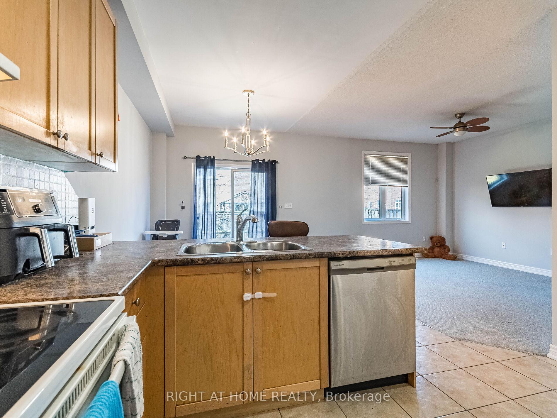 Photo 15 of 23 Glendarling Crescent, Hamilton, Stoney Creek — HOMEH