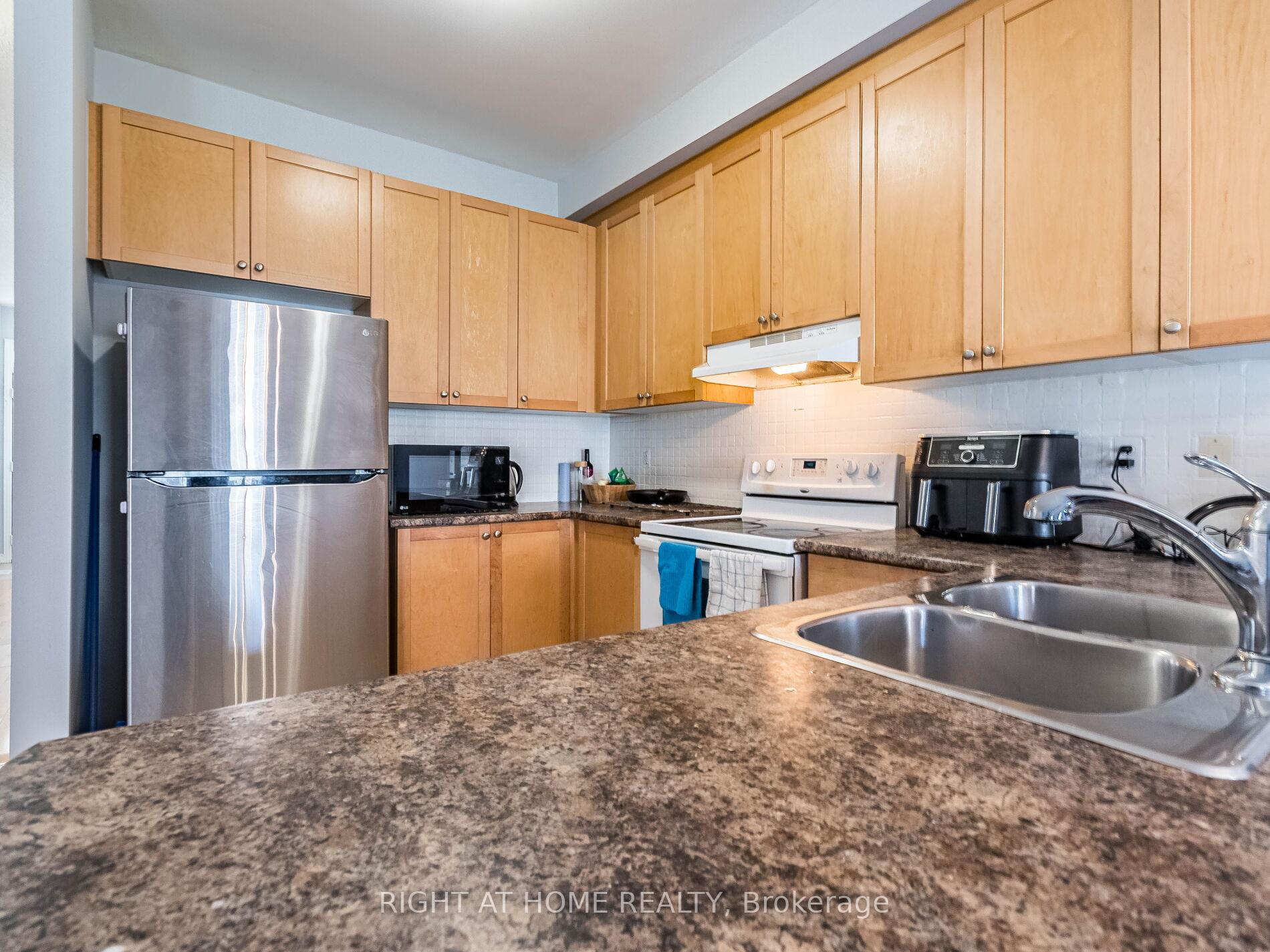 Photo 17 of 23 Glendarling Crescent, Hamilton, Stoney Creek — HOMEH