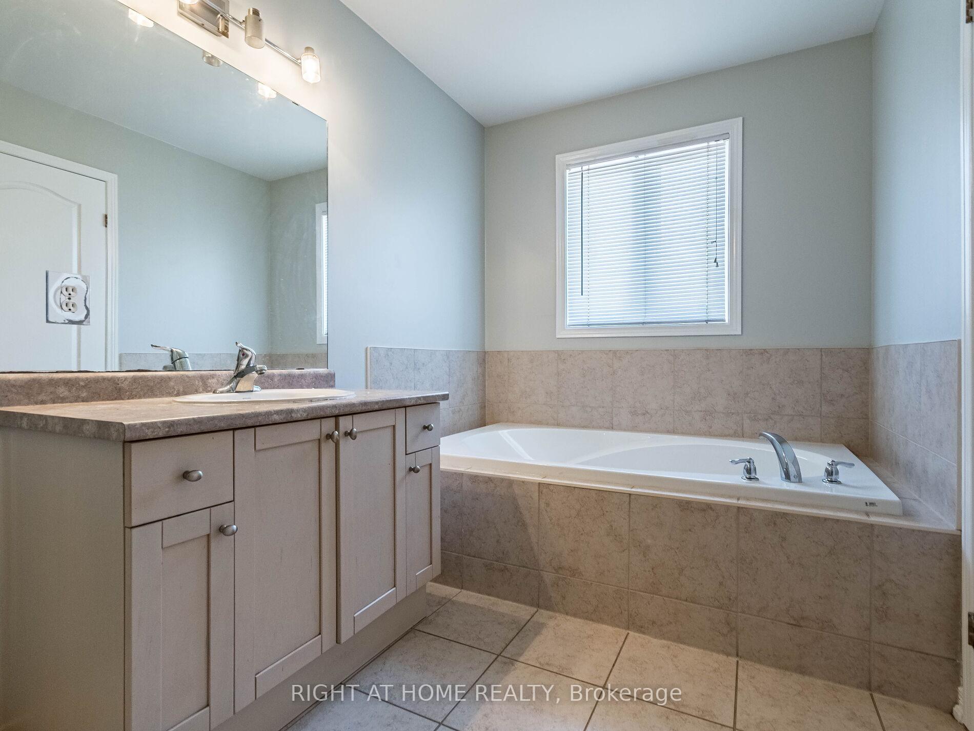 Photo 28 of 23 Glendarling Crescent, Hamilton, Stoney Creek — HOMEH