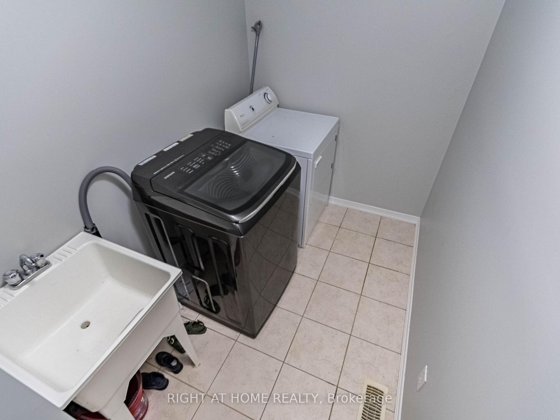 Photo 31 of 23 Glendarling Crescent, Hamilton, Stoney Creek — HOMEH