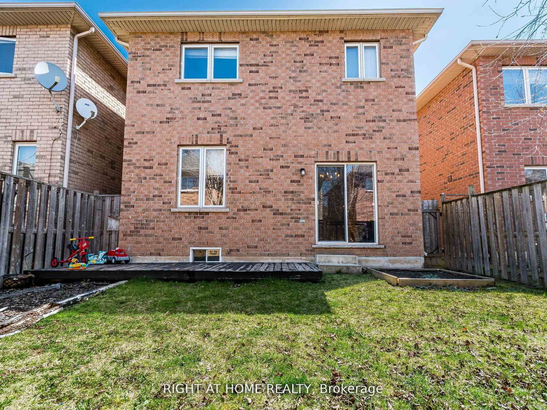 Photo 32 of 23 Glendarling Crescent, Hamilton, Stoney Creek — HOMEH