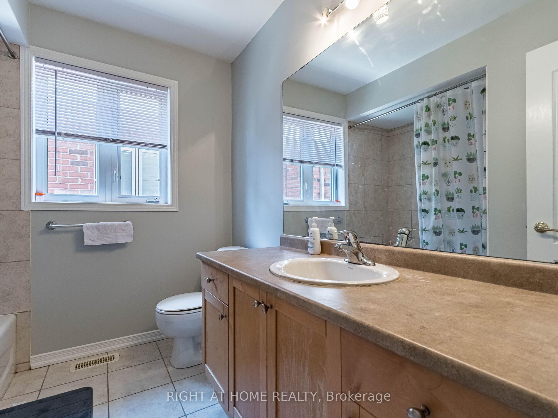 Photo 33 of 23 Glendarling Crescent, Hamilton, Stoney Creek — HOMEH