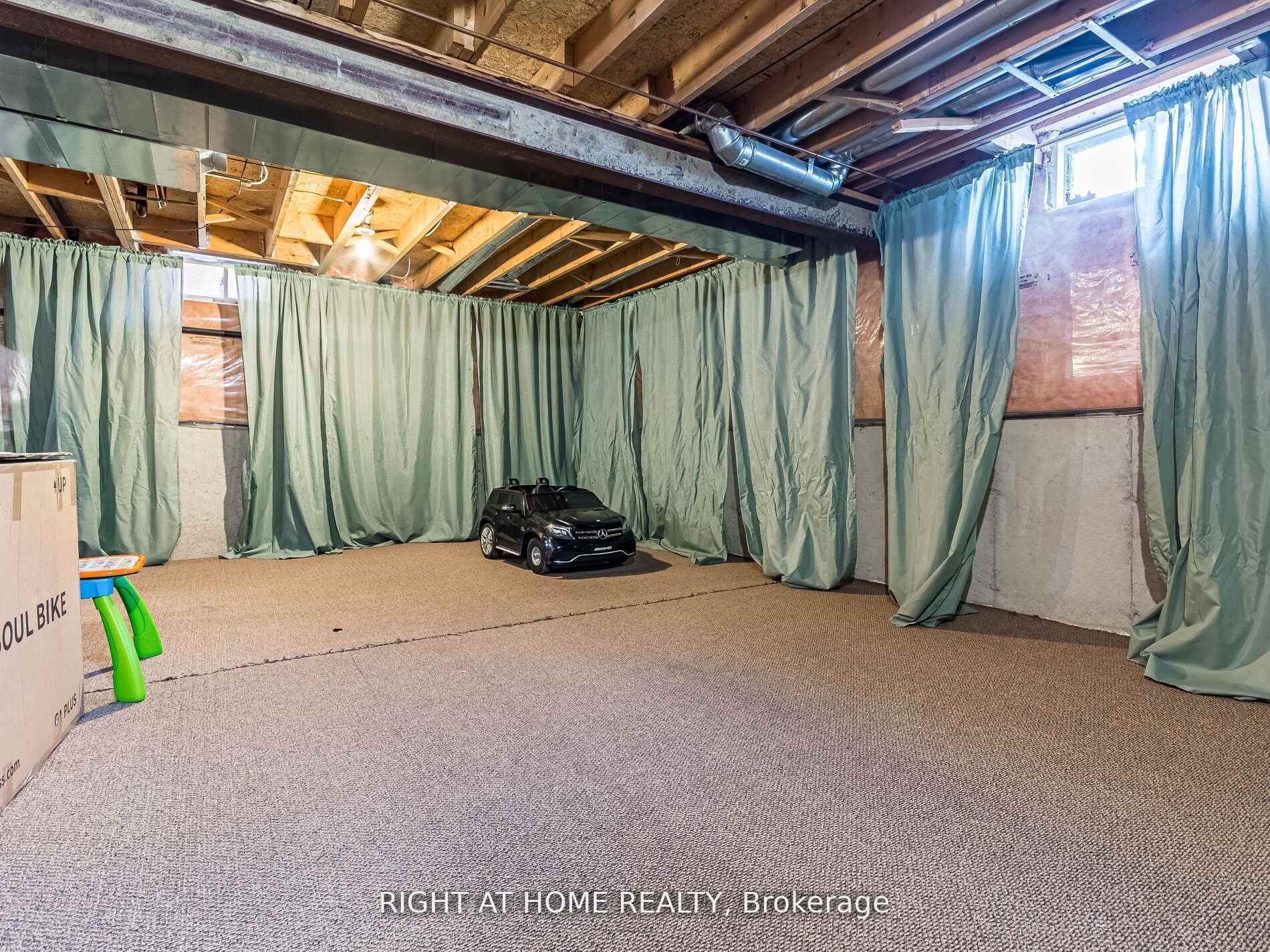 Photo 34 of 23 Glendarling Crescent, Hamilton, Stoney Creek — HOMEH