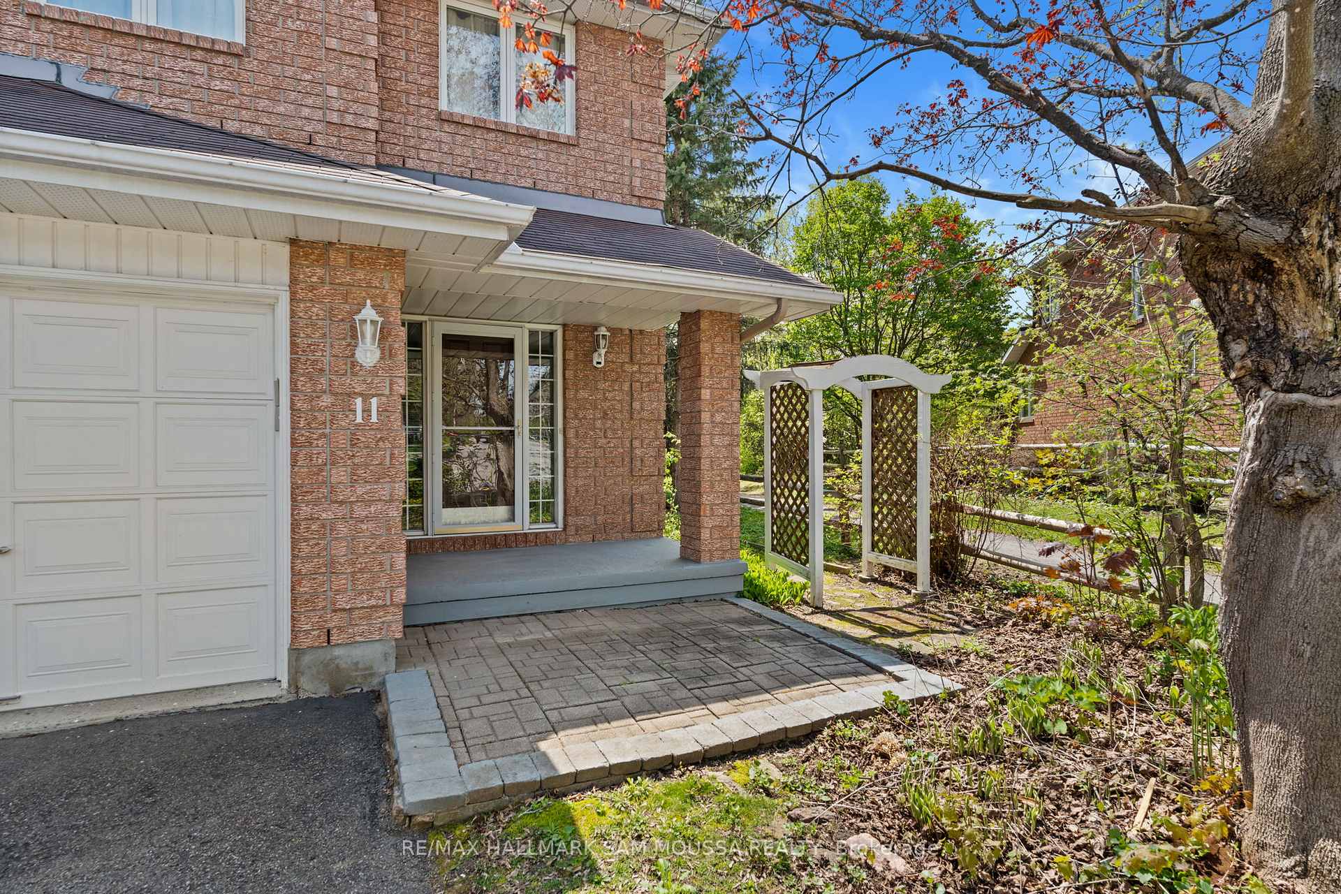 Photo 2 of 11 Highmont Court, Ottawa, Kanata - Kanata Lakes/Heritage Hills — HOMEH