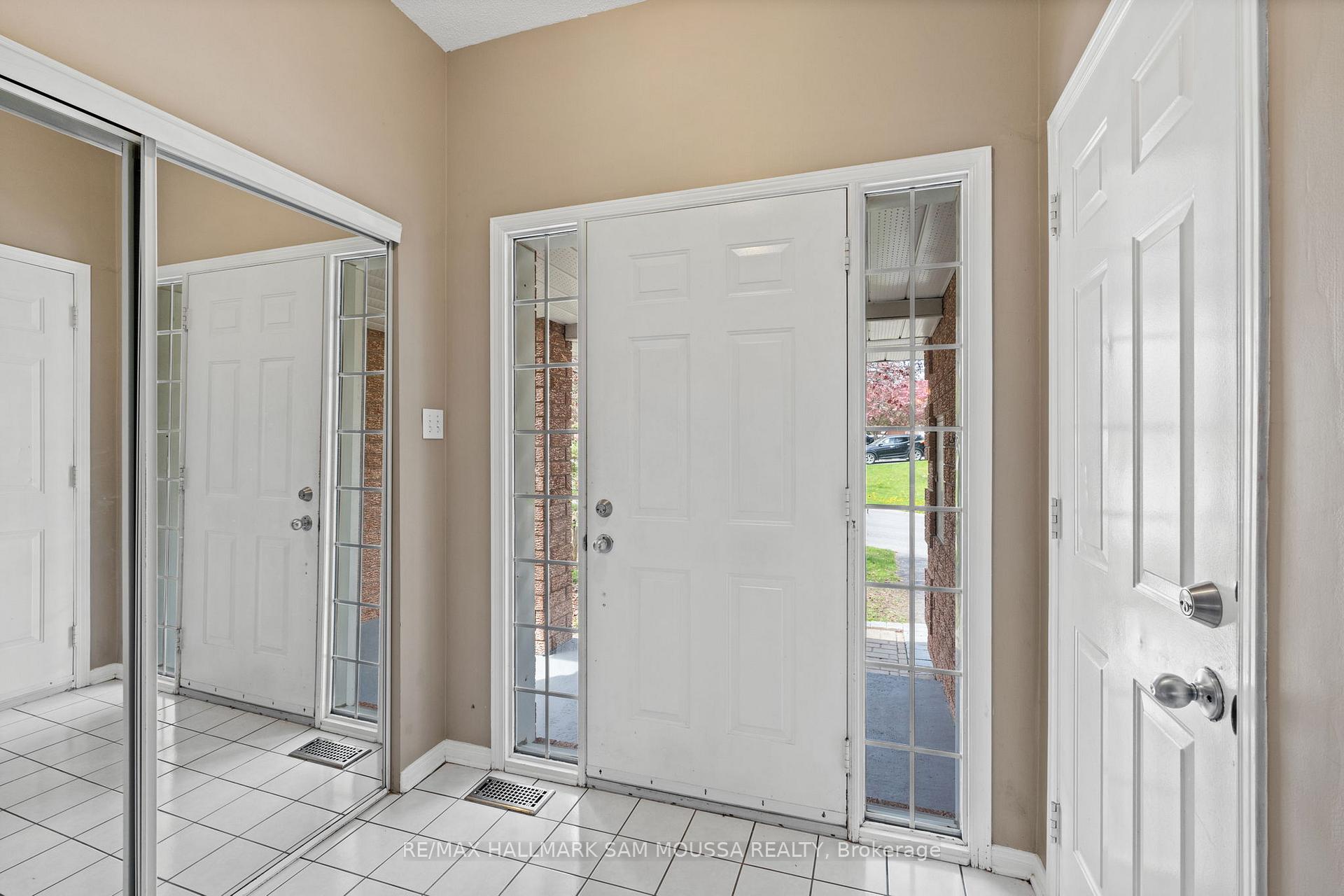 Photo 3 of 11 Highmont Court, Ottawa, Kanata - Kanata Lakes/Heritage Hills — HOMEH
