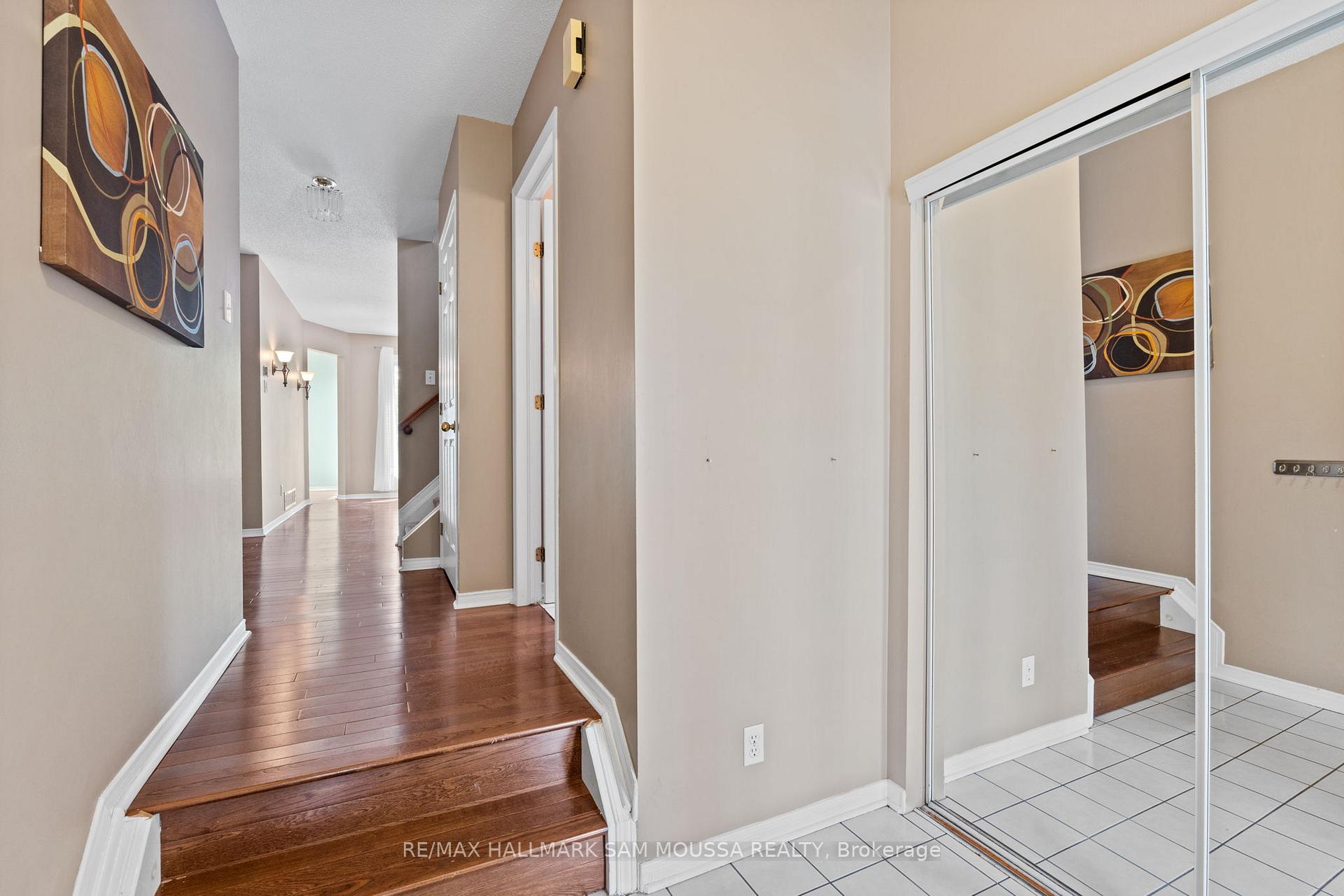 Photo 4 of 11 Highmont Court, Ottawa, Kanata - Kanata Lakes/Heritage Hills — HOMEH