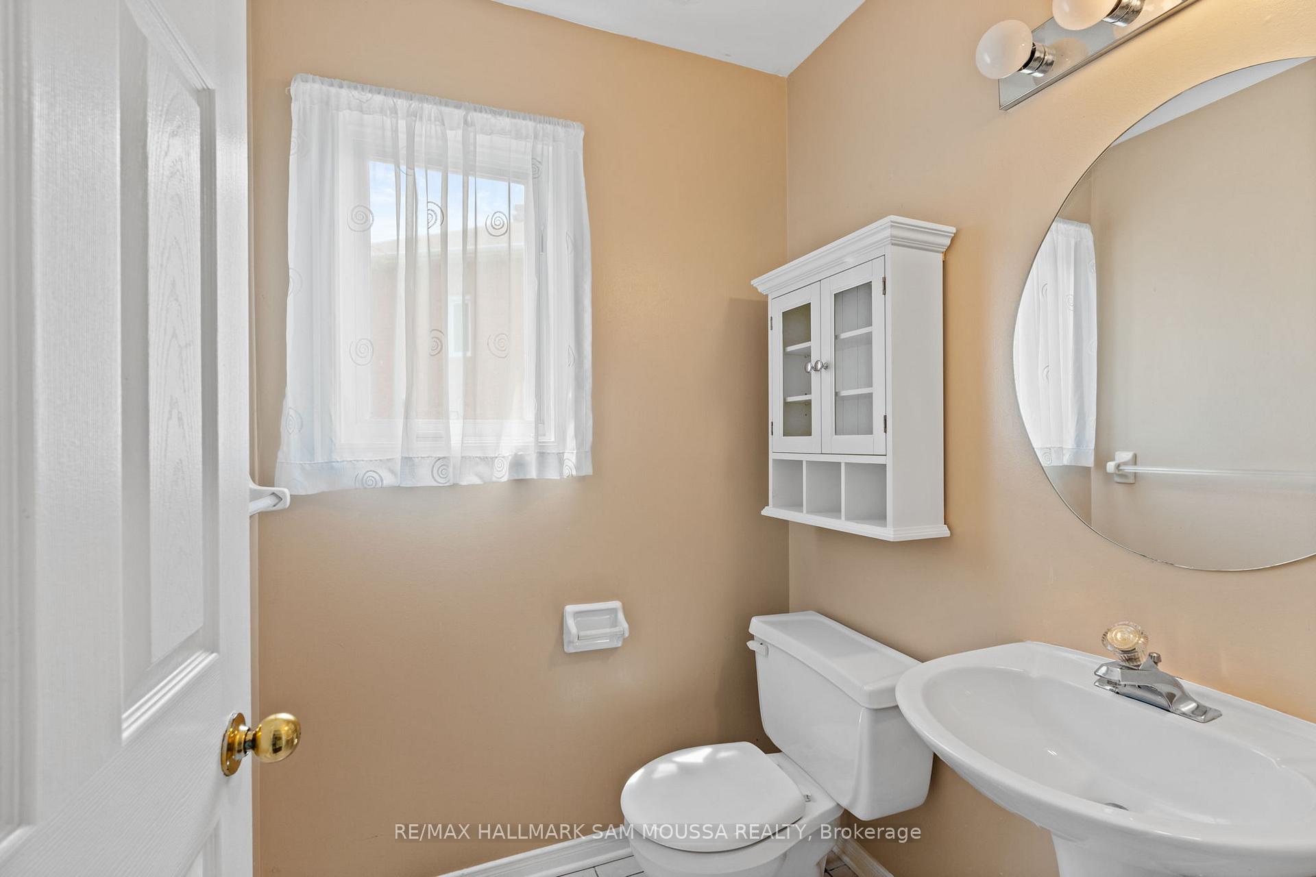 Photo 5 of 11 Highmont Court, Ottawa, Kanata - Kanata Lakes/Heritage Hills — HOMEH