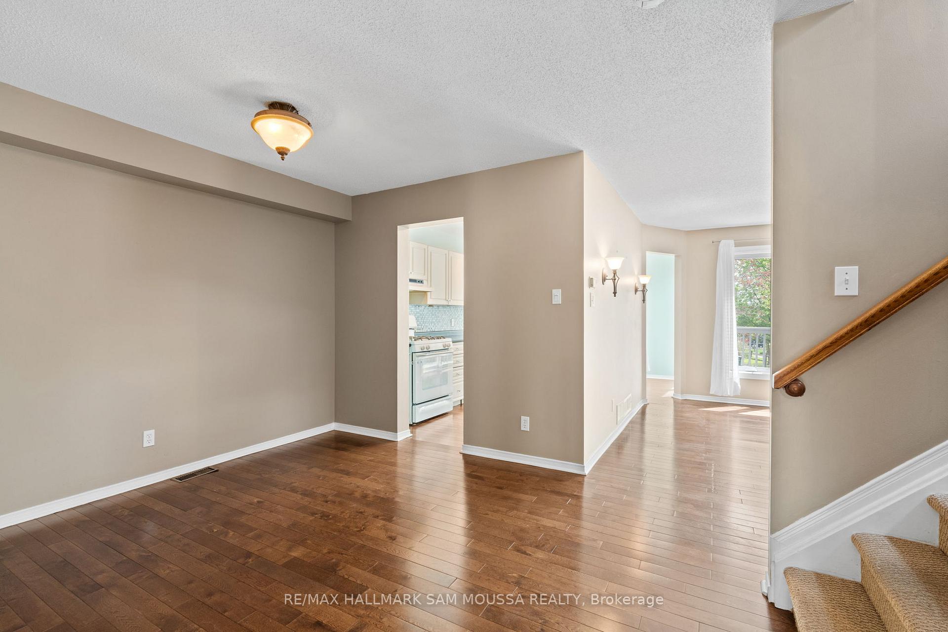 Photo 6 of 11 Highmont Court, Ottawa, Kanata - Kanata Lakes/Heritage Hills — HOMEH