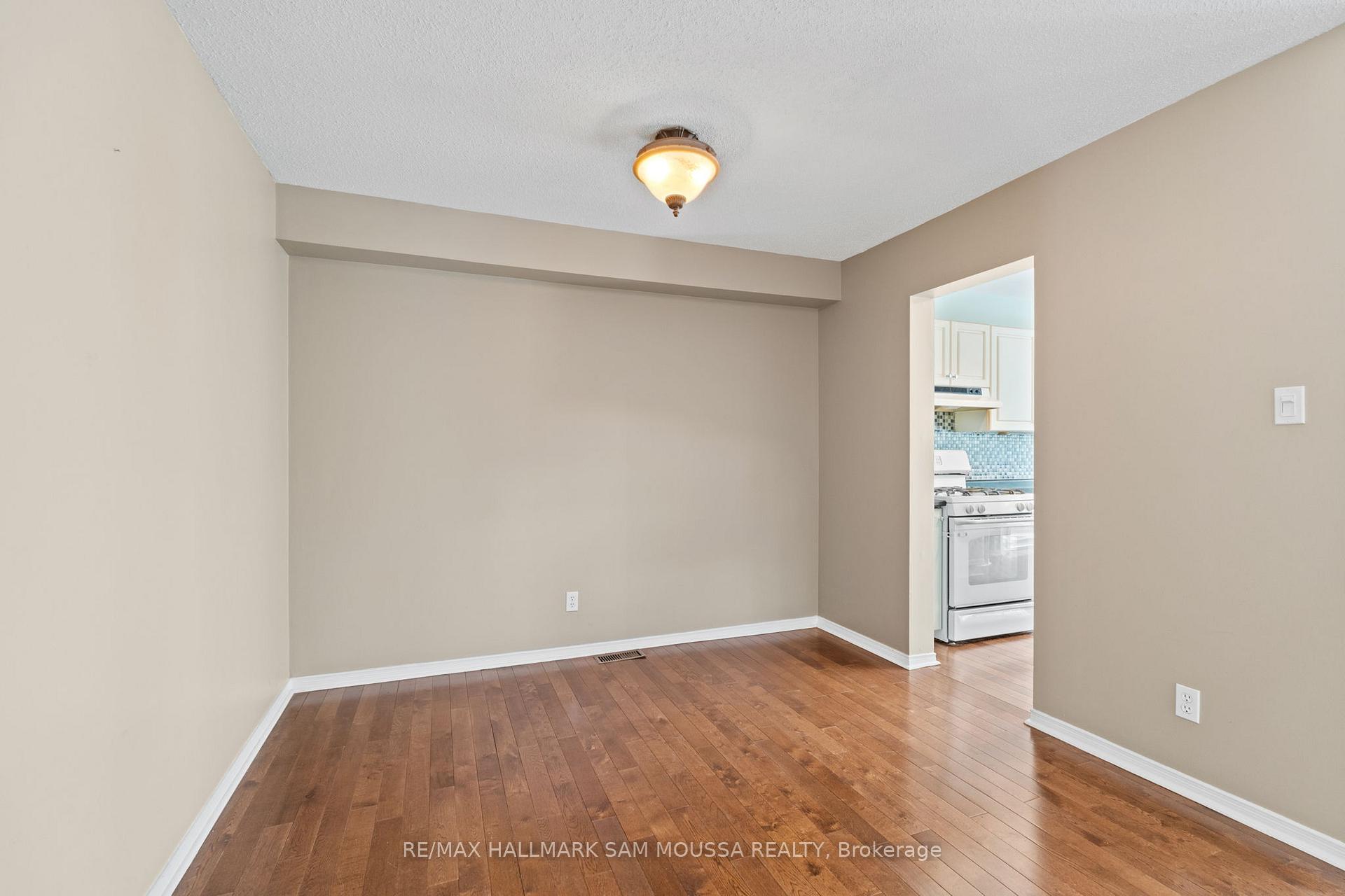 Photo 7 of 11 Highmont Court, Ottawa, Kanata - Kanata Lakes/Heritage Hills — HOMEH