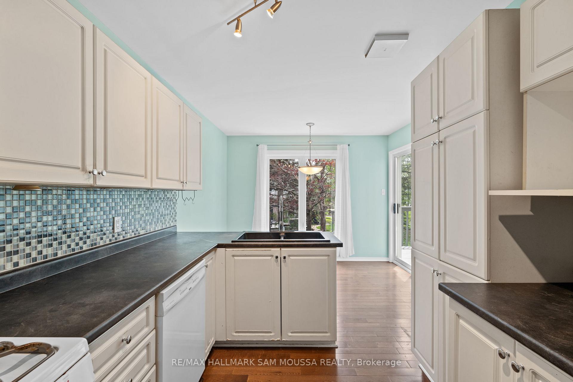 Photo 11 of 11 Highmont Court, Ottawa, Kanata - Kanata Lakes/Heritage Hills — HOMEH