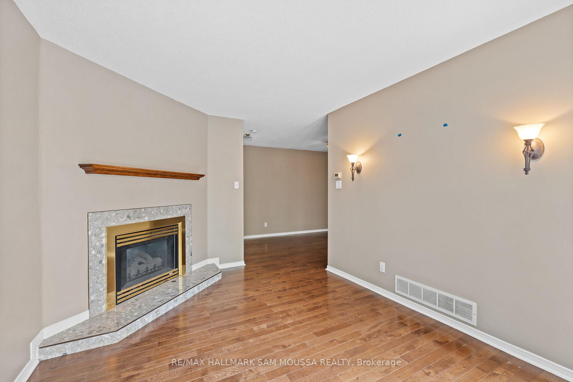 Photo 17 of 11 Highmont Court, Ottawa, Kanata - Kanata Lakes/Heritage Hills — HOMEH