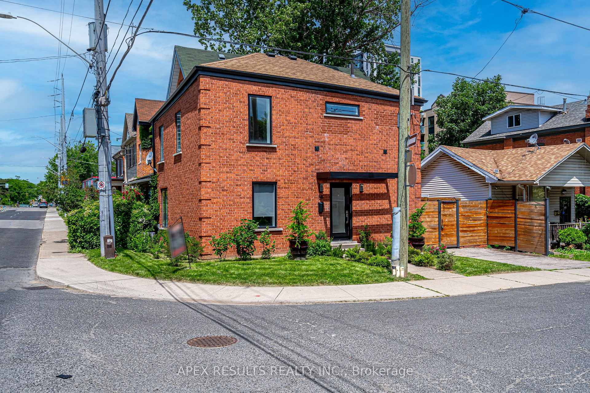 Photo 2 of 58 Spring Street, Hamilton, Corktown — HOMEH