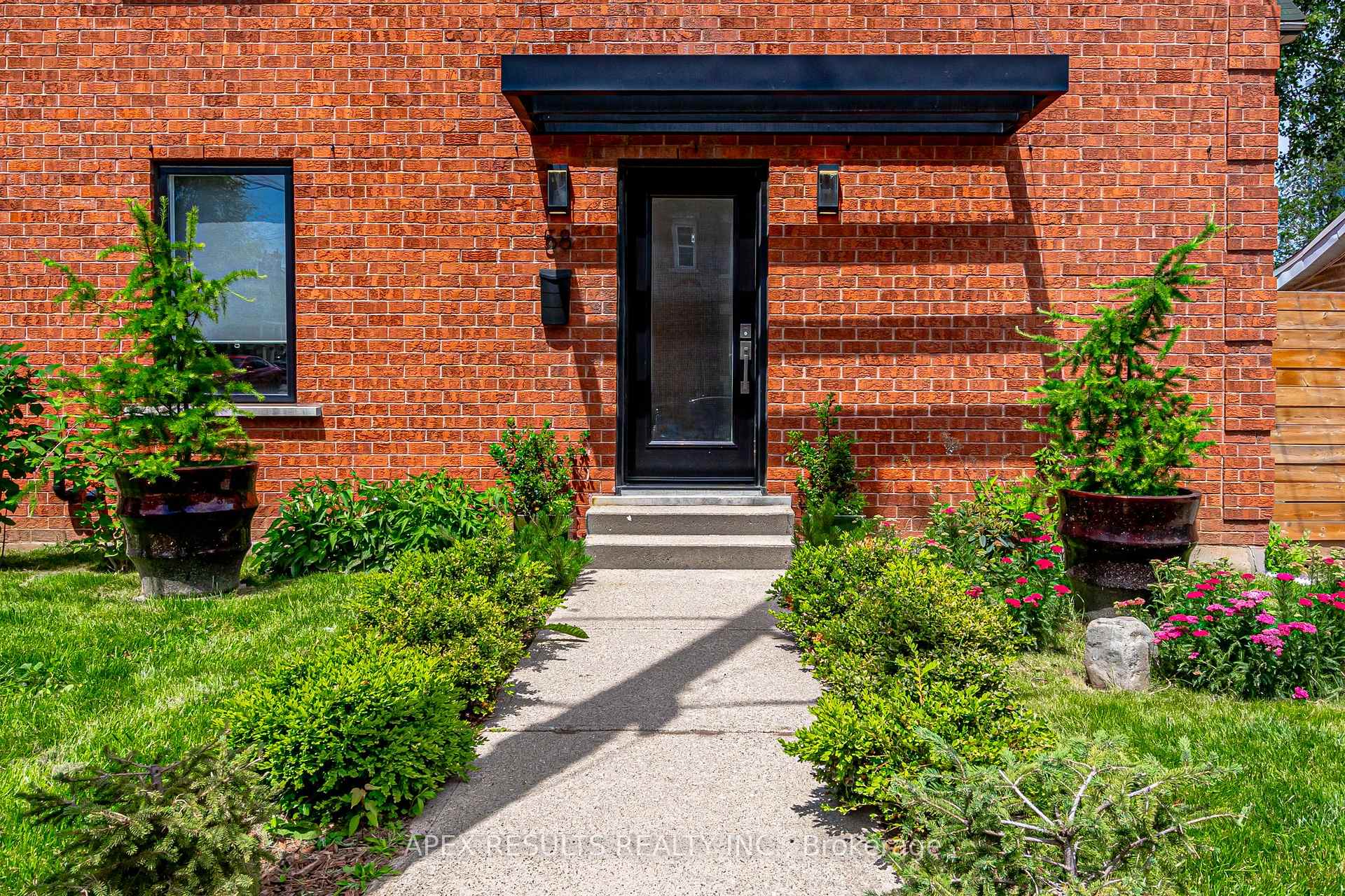 Photo 3 of 58 Spring Street, Hamilton, Corktown — HOMEH