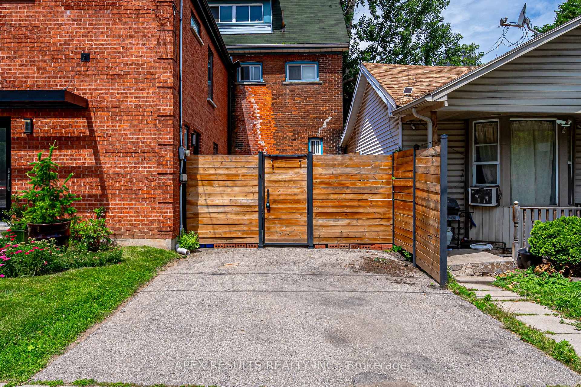 Photo 4 of 58 Spring Street, Hamilton, Corktown — HOMEH