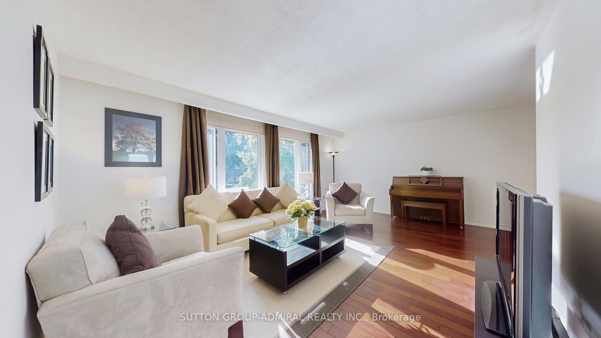 Photo 6 of 62 Shieldmark Crescent, Markham, Royal Orchard — HOMEH