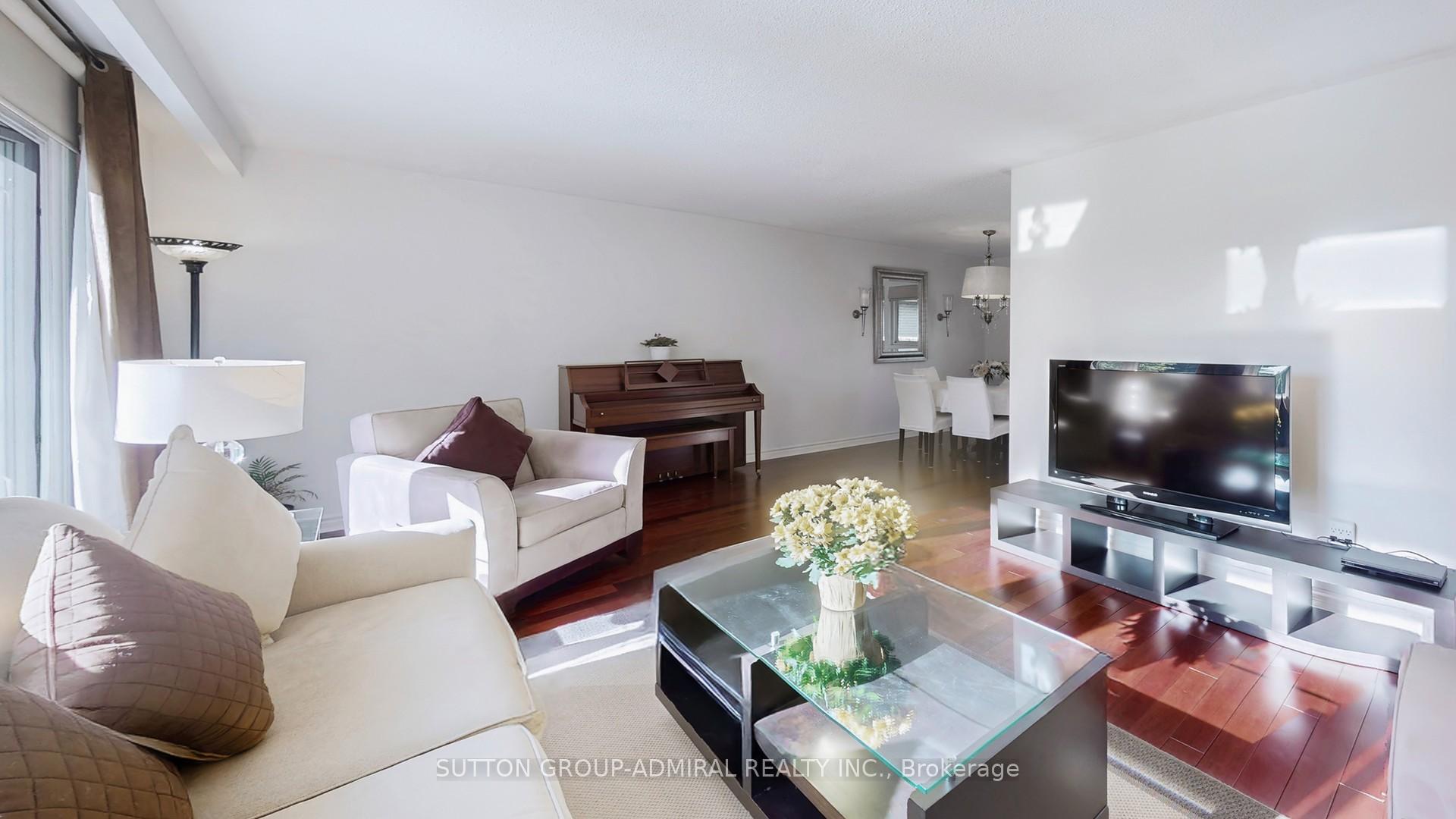 Photo 9 of 62 Shieldmark Crescent, Markham, Royal Orchard — HOMEH