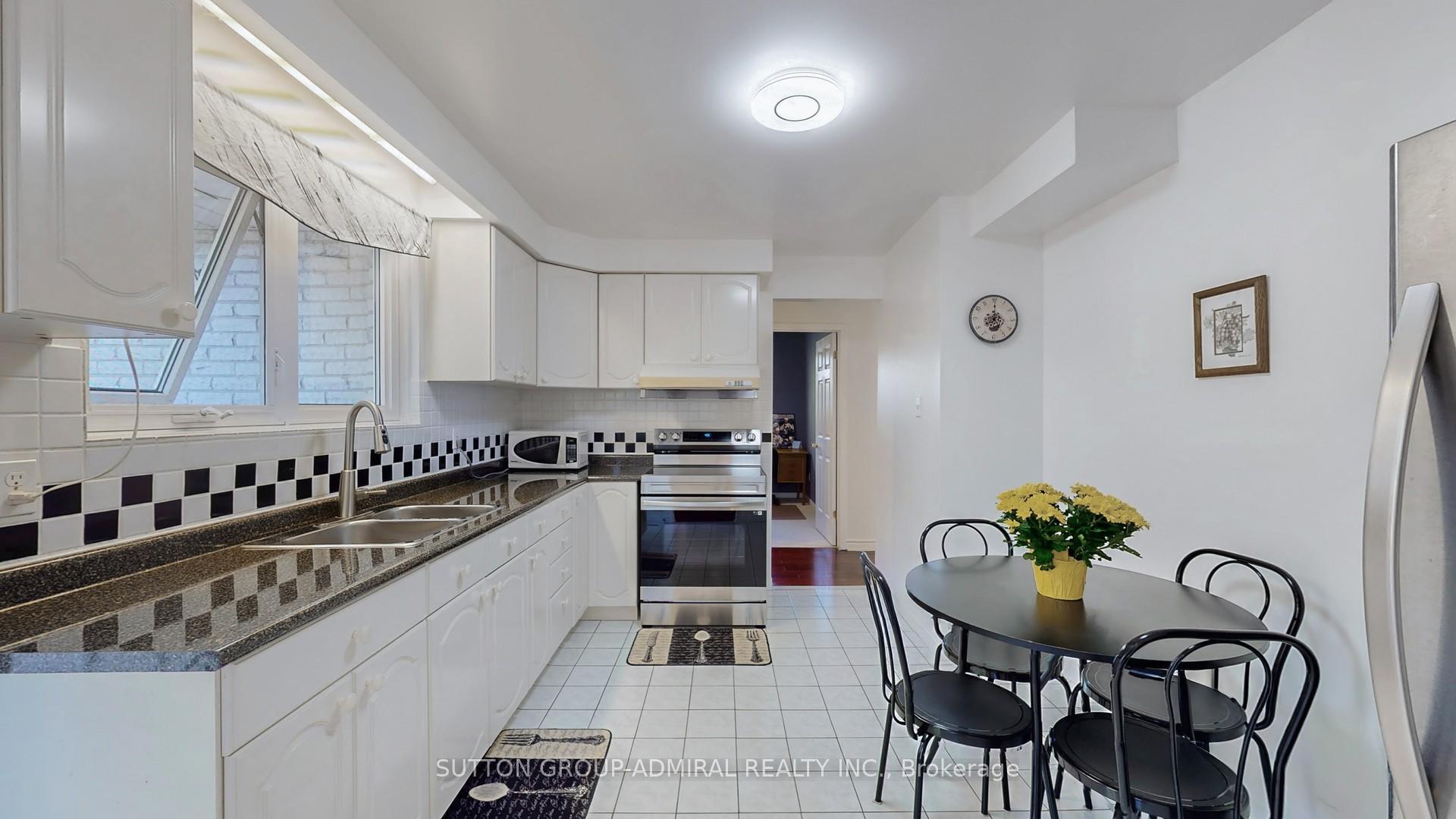 Photo 13 of 62 Shieldmark Crescent, Markham, Royal Orchard — HOMEH