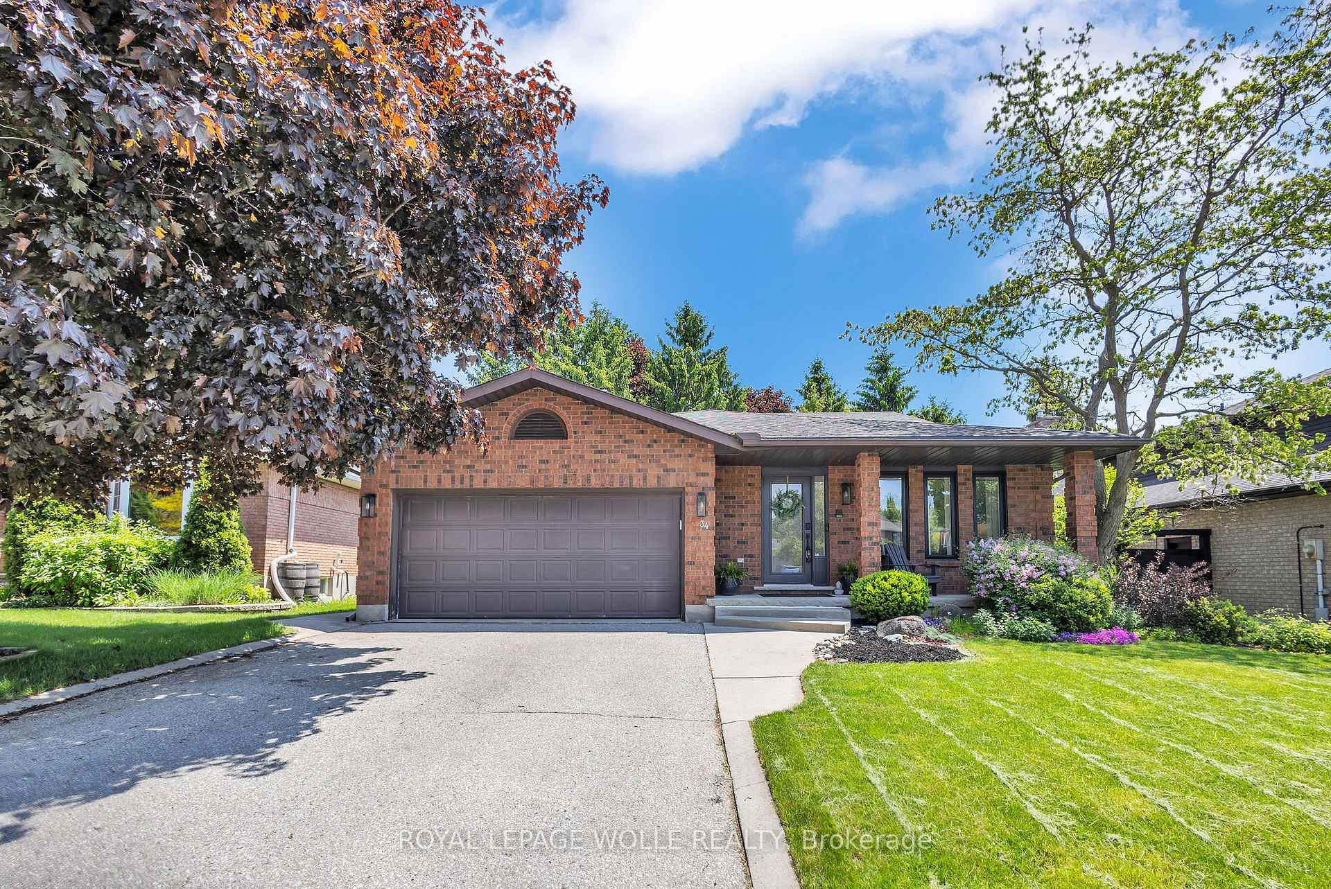 Photo 2 of 34 Daimler Drive, Kitchener — HOMEH