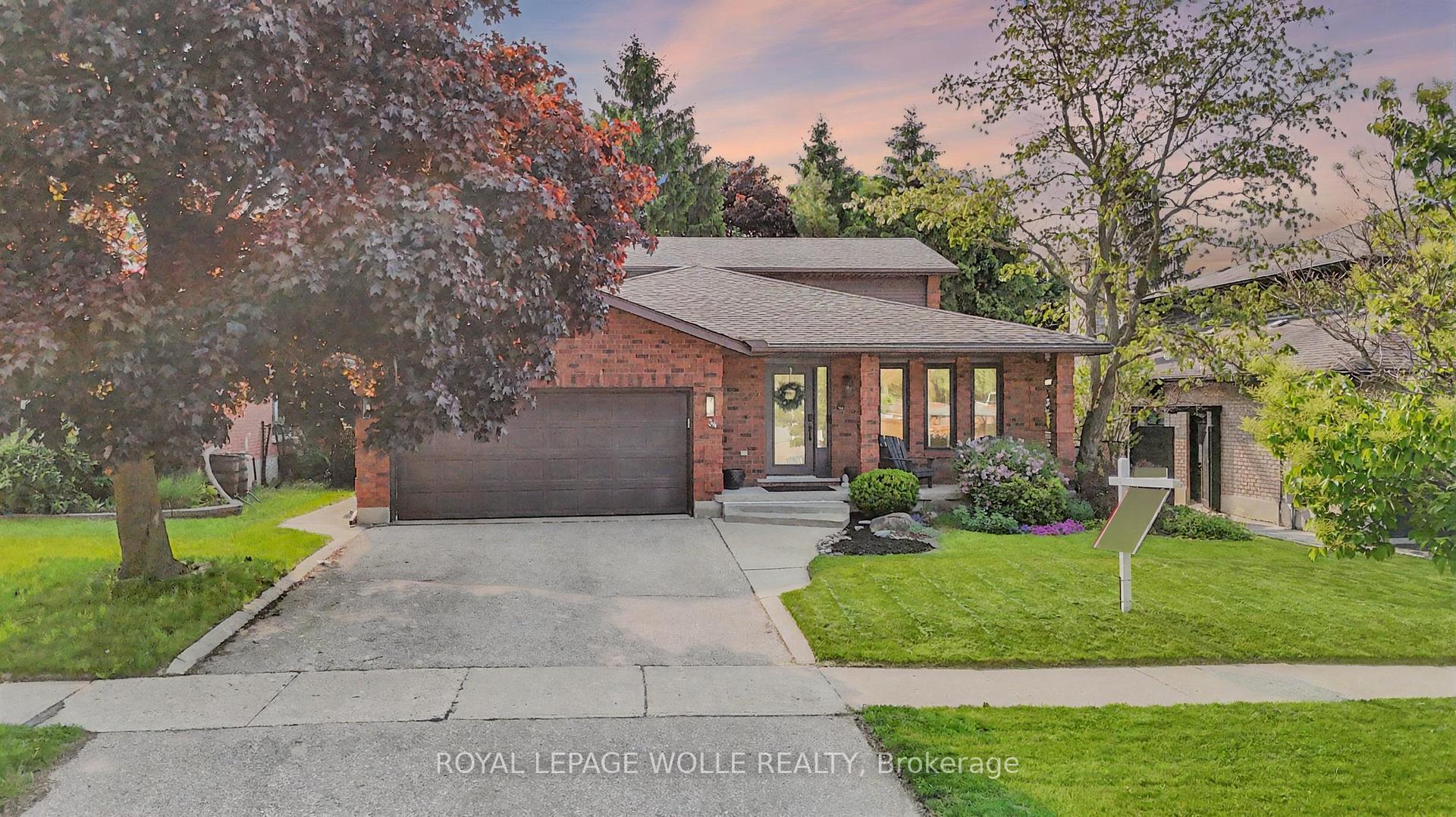 Photo 3 of 34 Daimler Drive, Kitchener — HOMEH