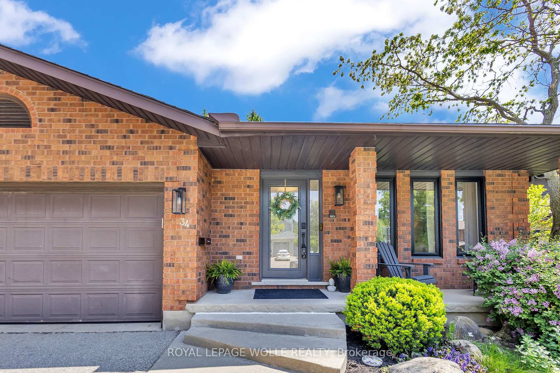 Photo 4 of 34 Daimler Drive, Kitchener — HOMEH