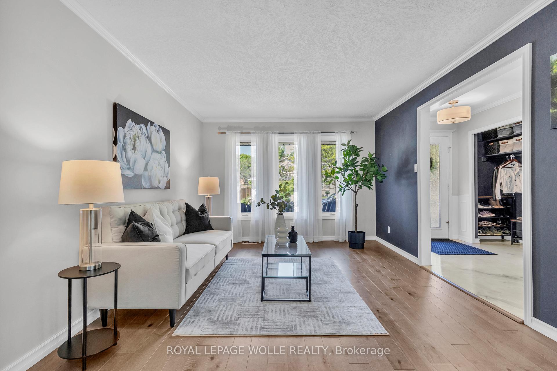 Photo 8 of 34 Daimler Drive, Kitchener — HOMEH
