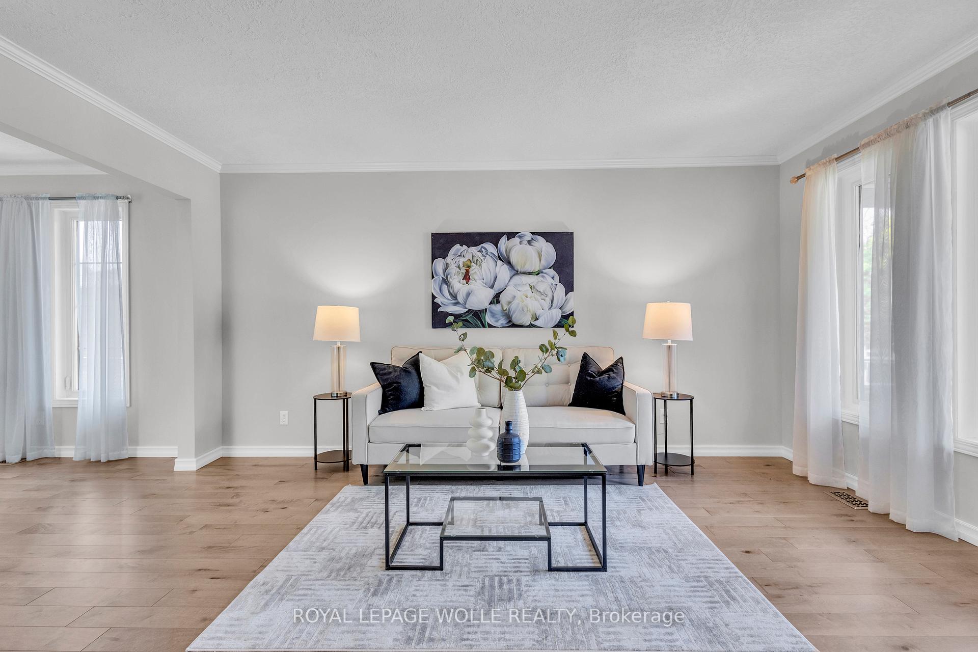 Photo 9 of 34 Daimler Drive, Kitchener — HOMEH