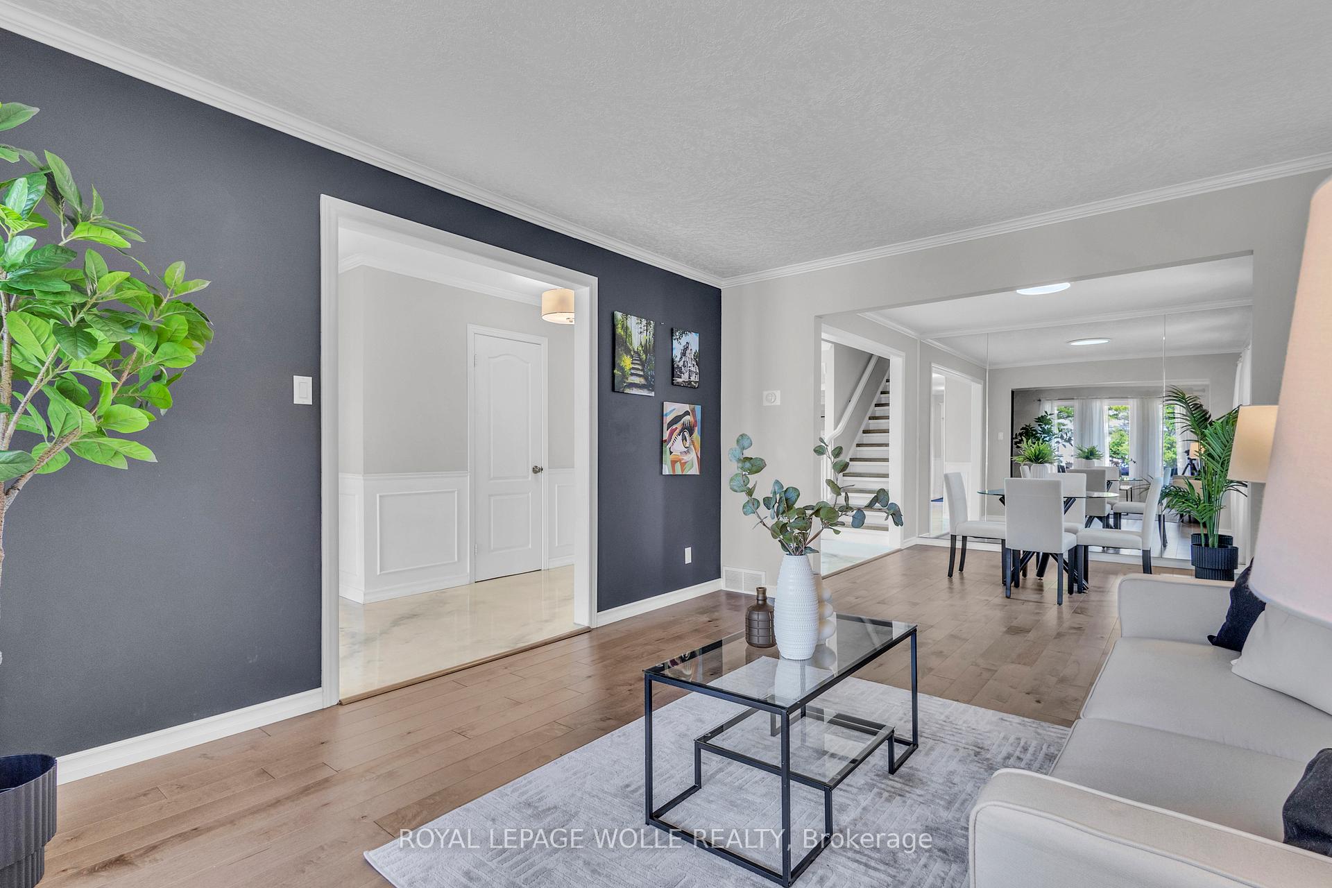 Photo 10 of 34 Daimler Drive, Kitchener — HOMEH