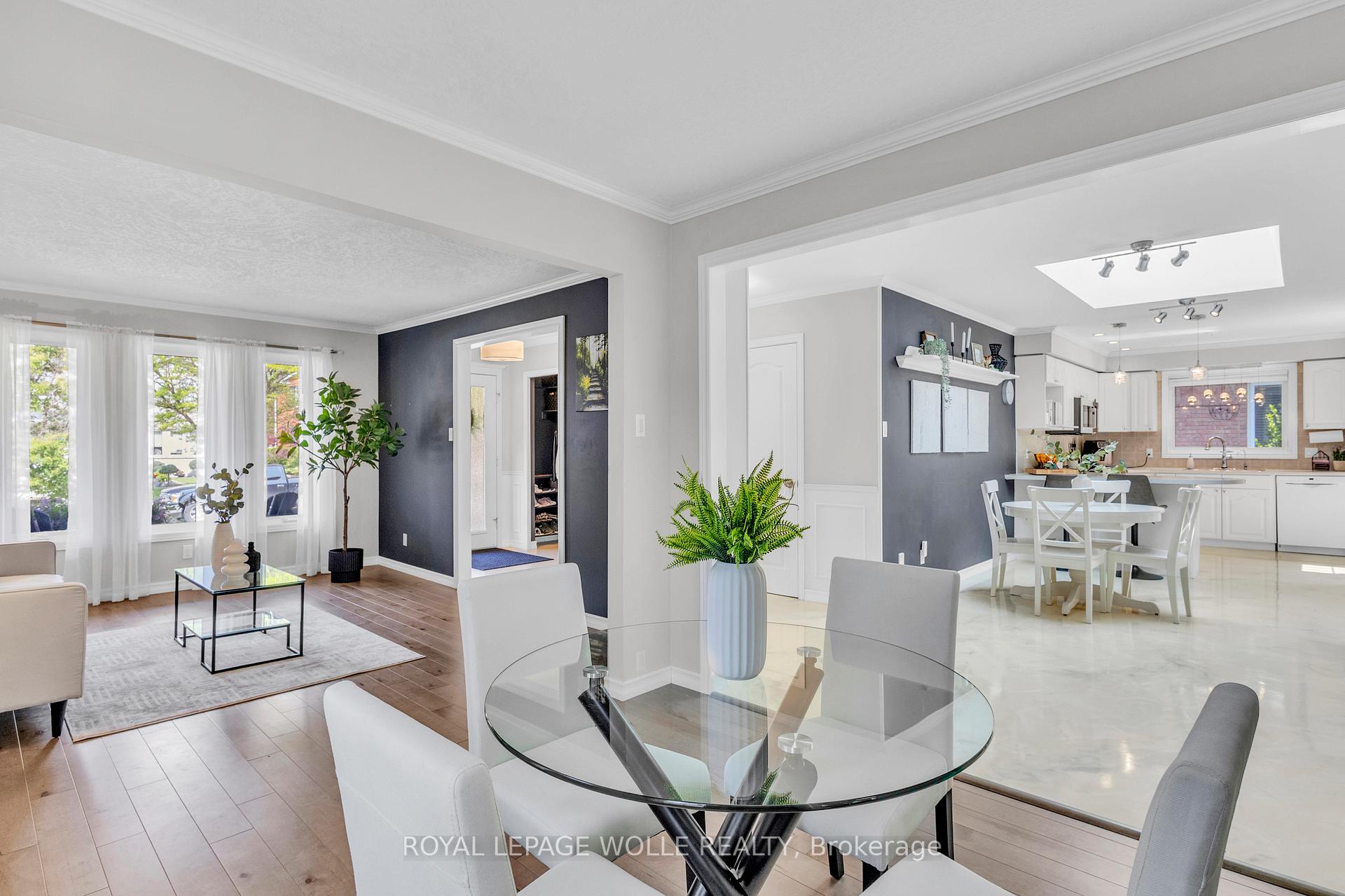 Photo 12 of 34 Daimler Drive, Kitchener — HOMEH