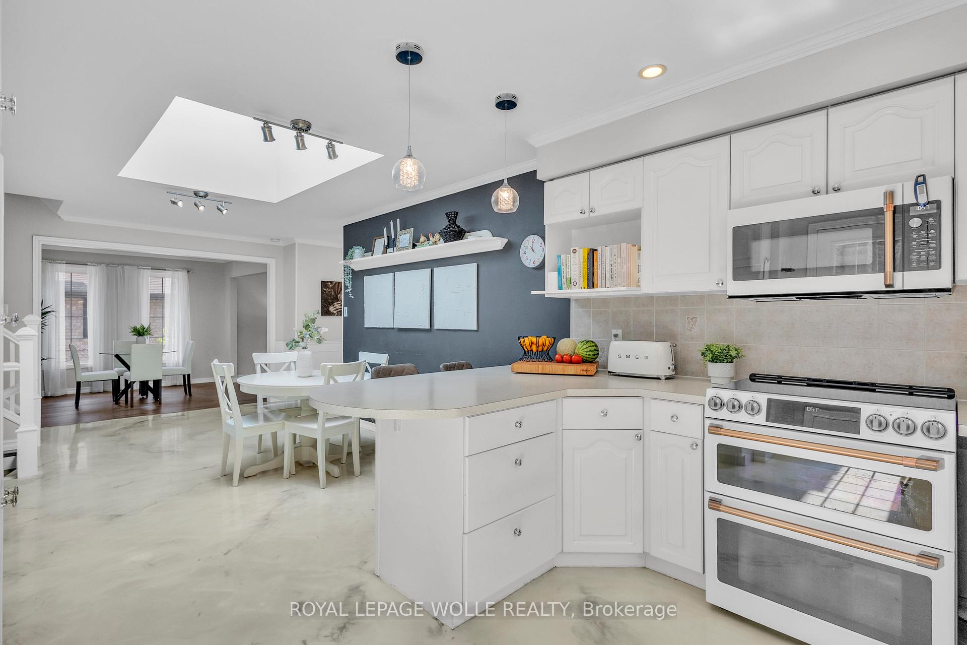 Photo 17 of 34 Daimler Drive, Kitchener — HOMEH