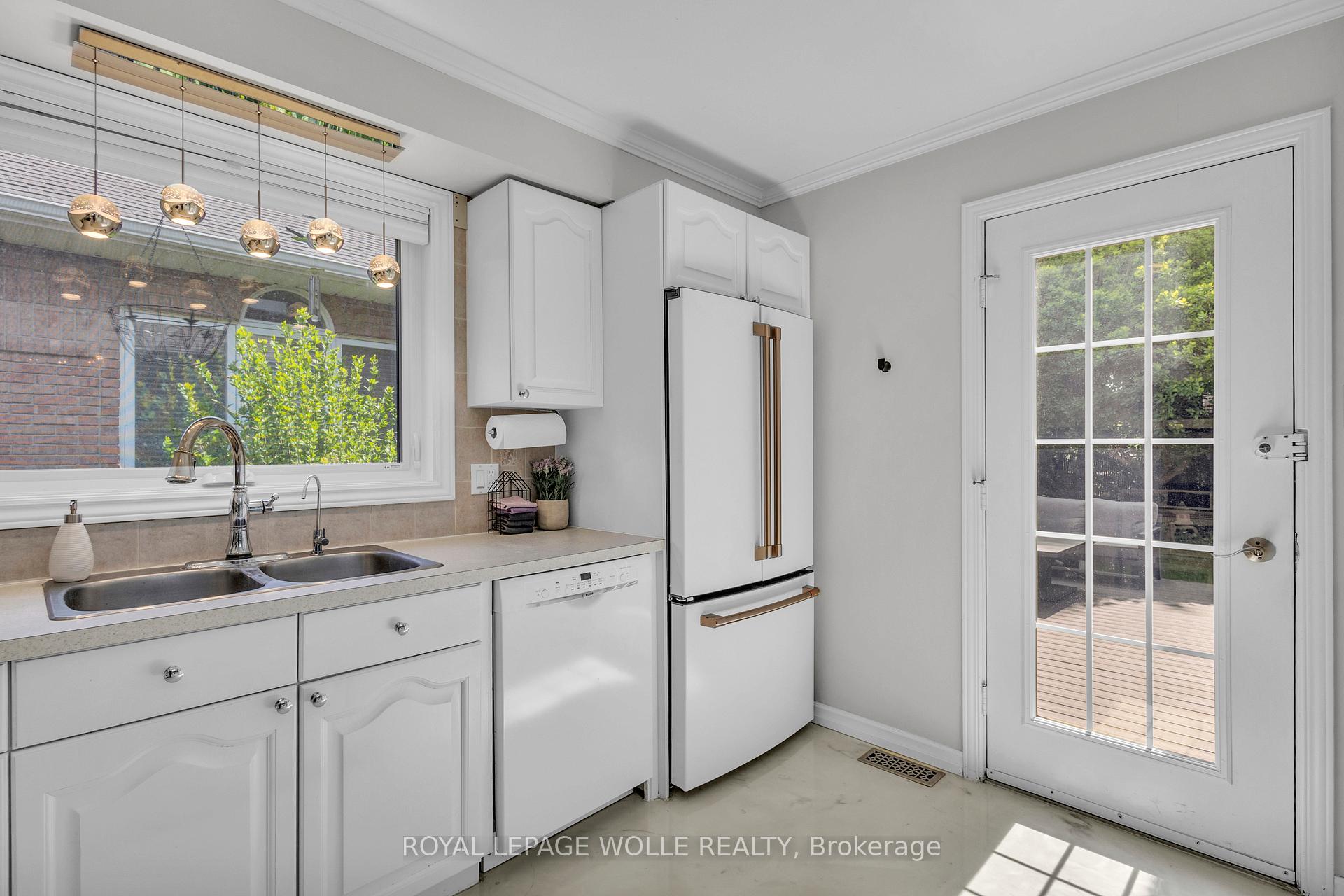 Photo 18 of 34 Daimler Drive, Kitchener — HOMEH