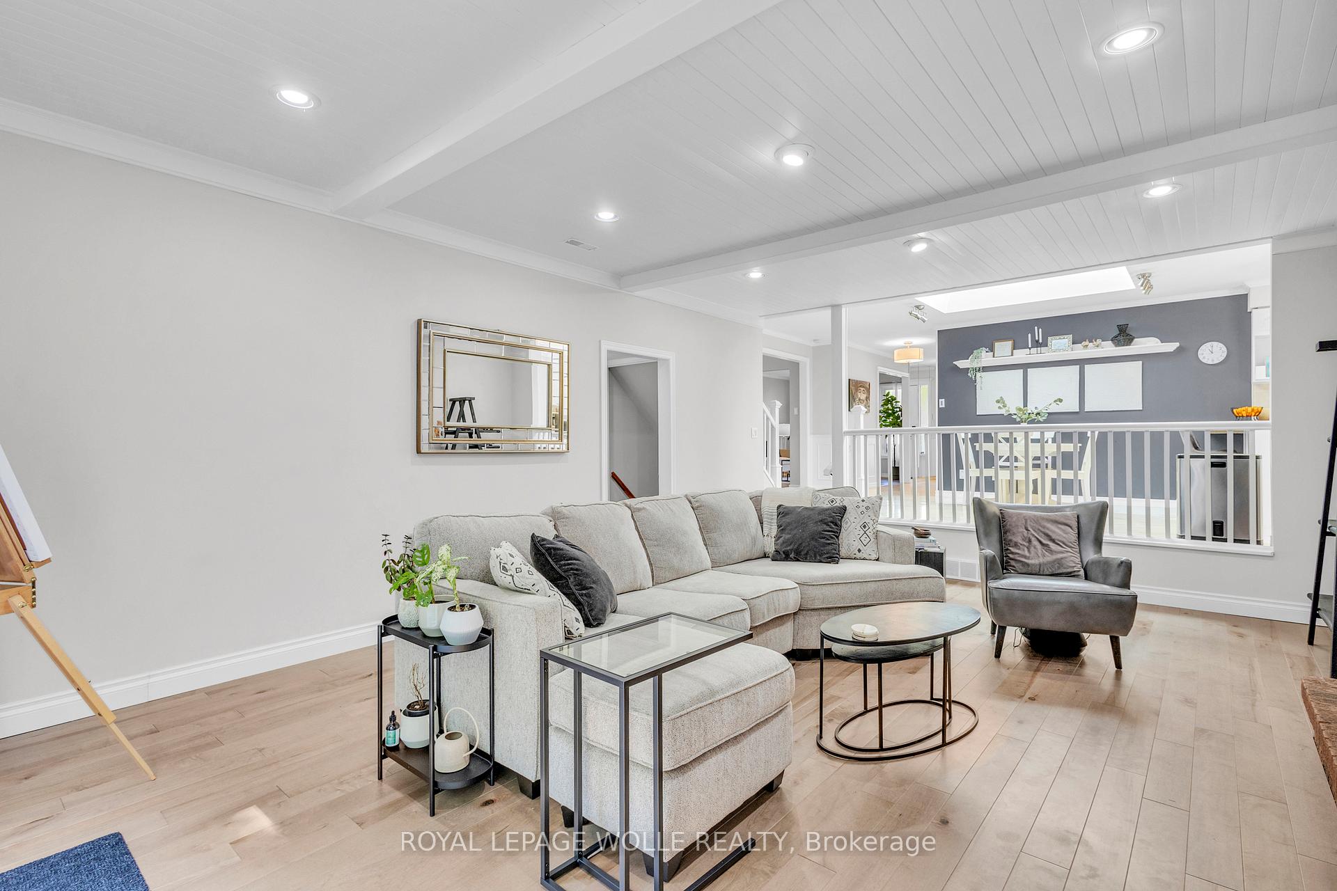 Photo 21 of 34 Daimler Drive, Kitchener — HOMEH