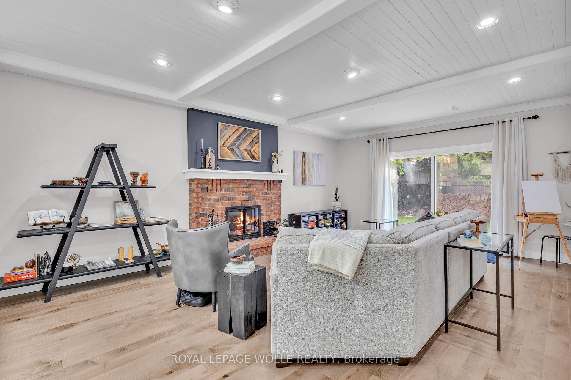 Photo 23 of 34 Daimler Drive, Kitchener — HOMEH