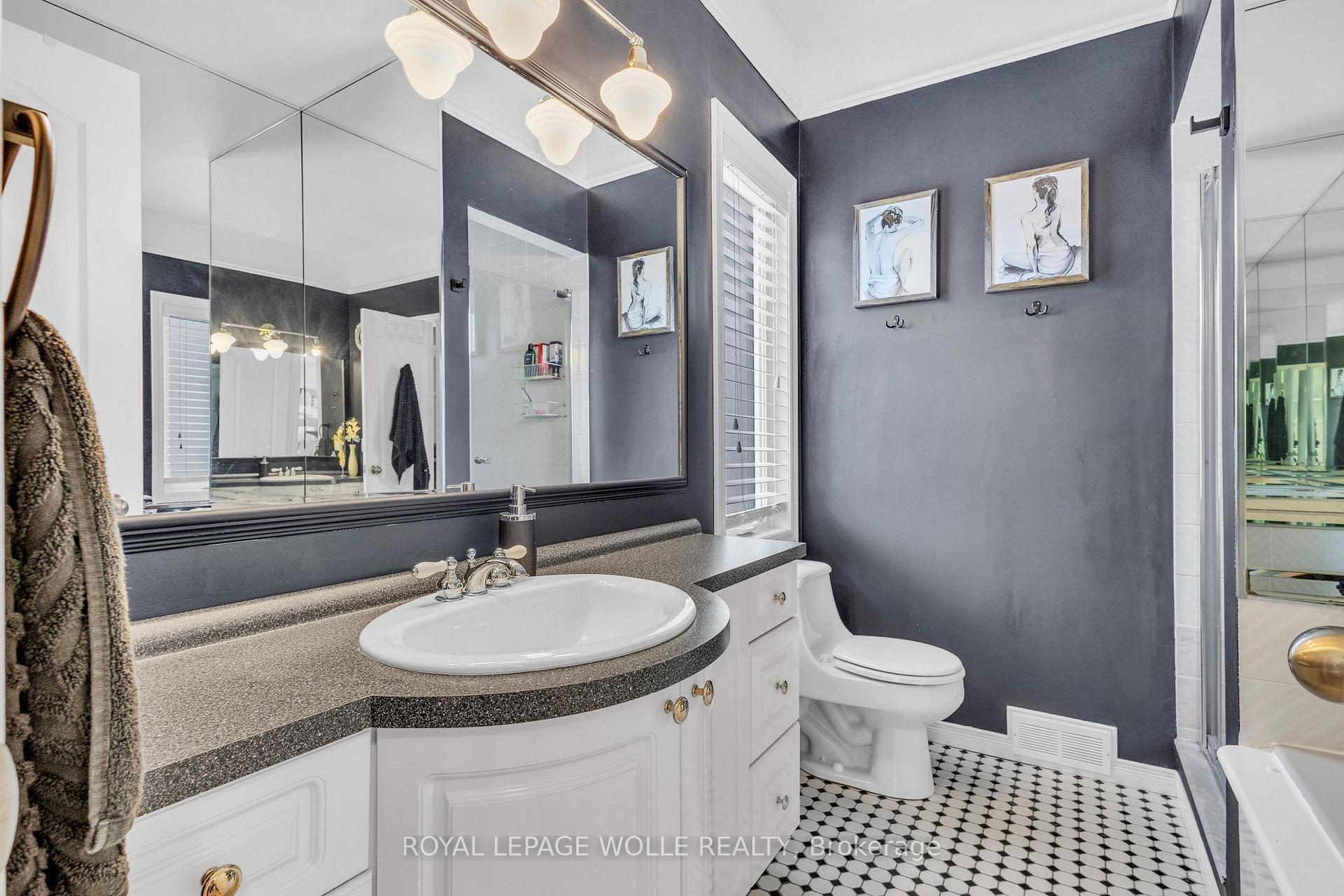 Photo 29 of 34 Daimler Drive, Kitchener — HOMEH