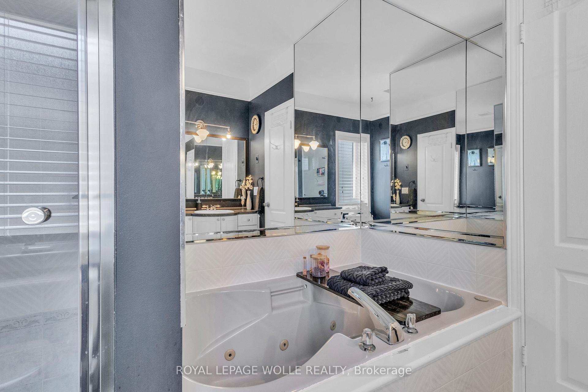 Photo 30 of 34 Daimler Drive, Kitchener — HOMEH