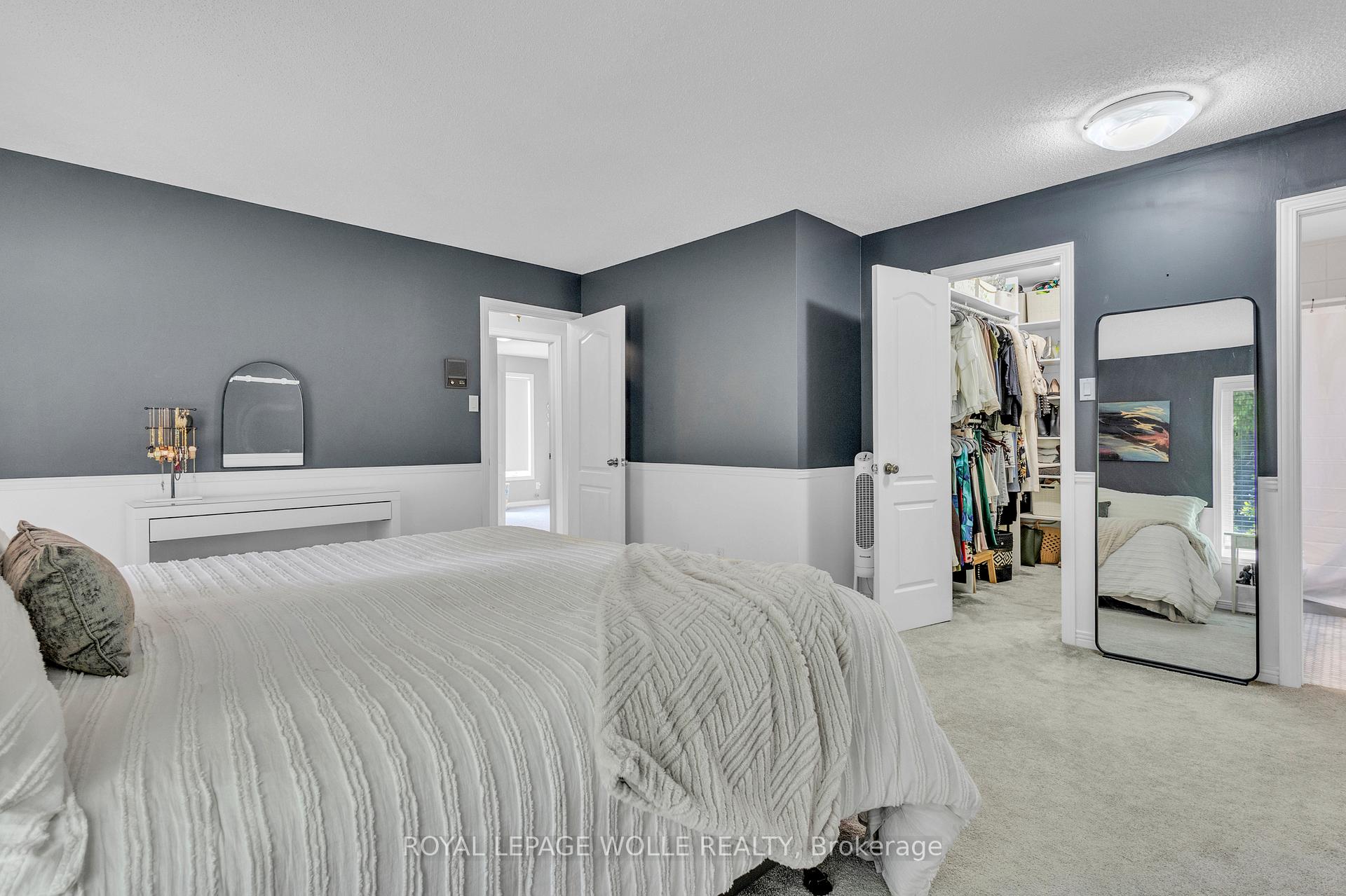Photo 33 of 34 Daimler Drive, Kitchener — HOMEH