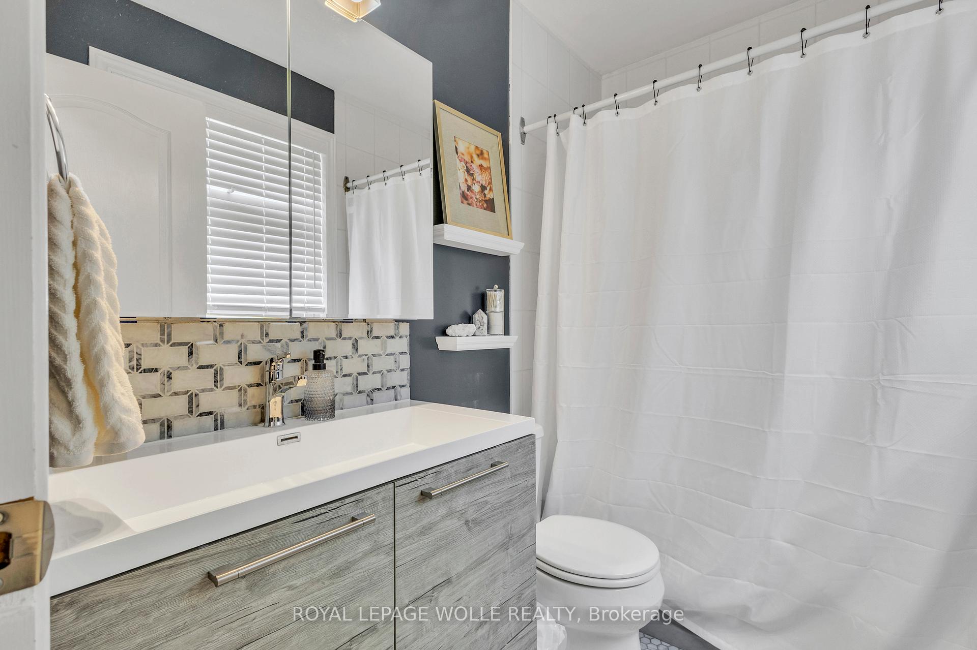 Photo 35 of 34 Daimler Drive, Kitchener — HOMEH