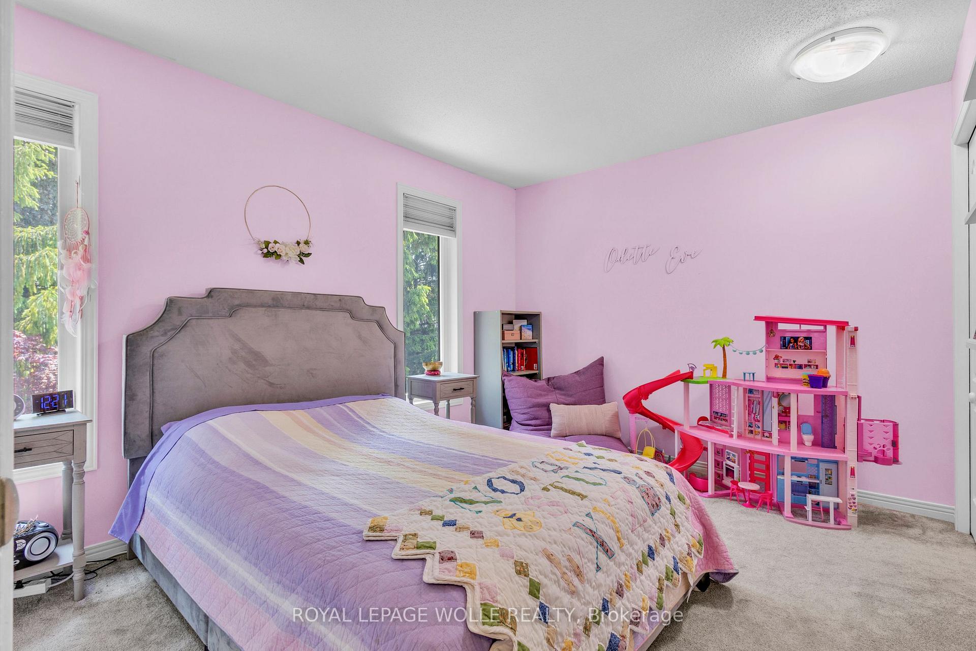 Photo 36 of 34 Daimler Drive, Kitchener — HOMEH