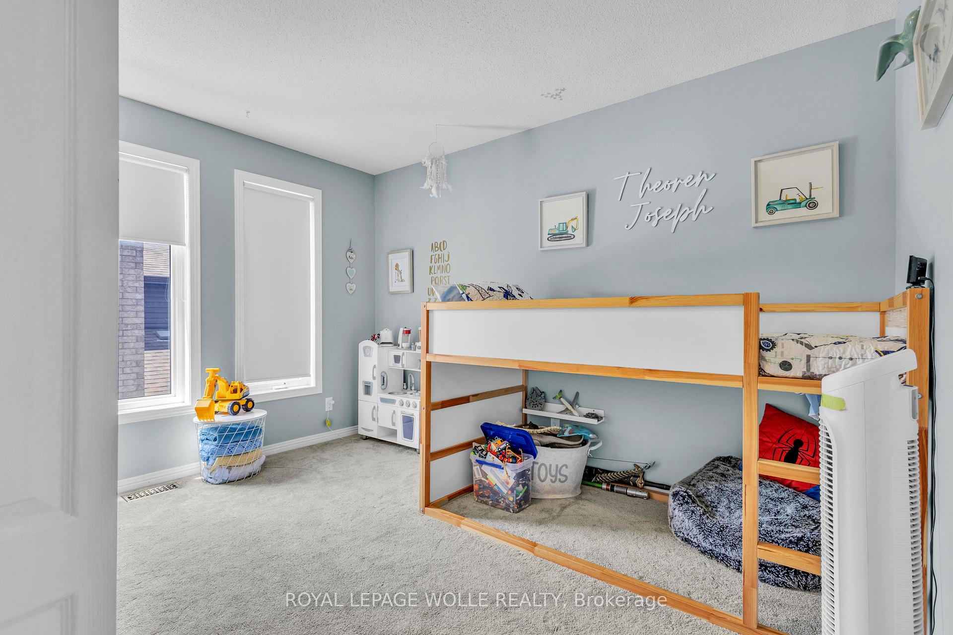 Photo 38 of 34 Daimler Drive, Kitchener — HOMEH