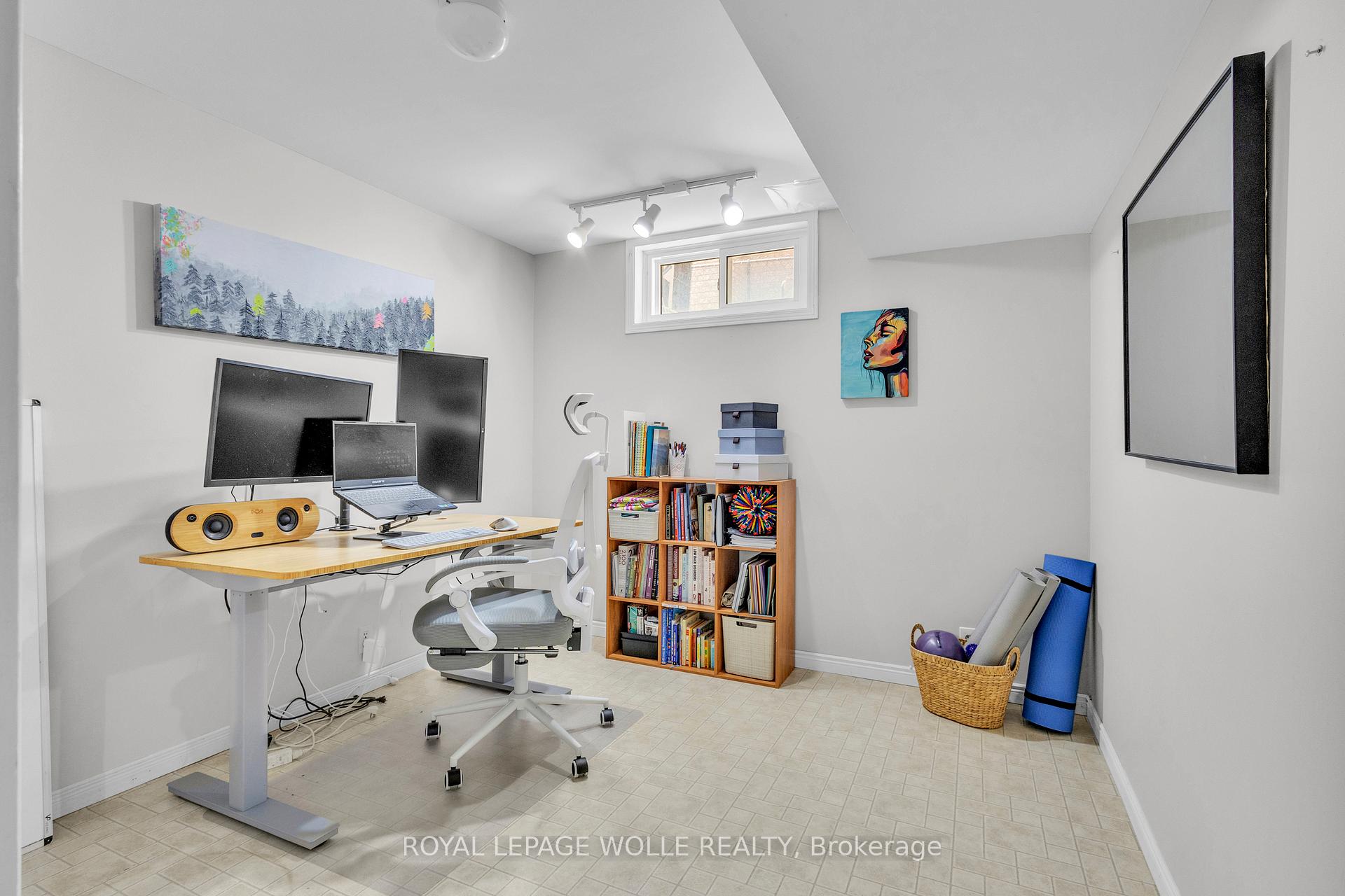 Photo 44 of 34 Daimler Drive, Kitchener — HOMEH