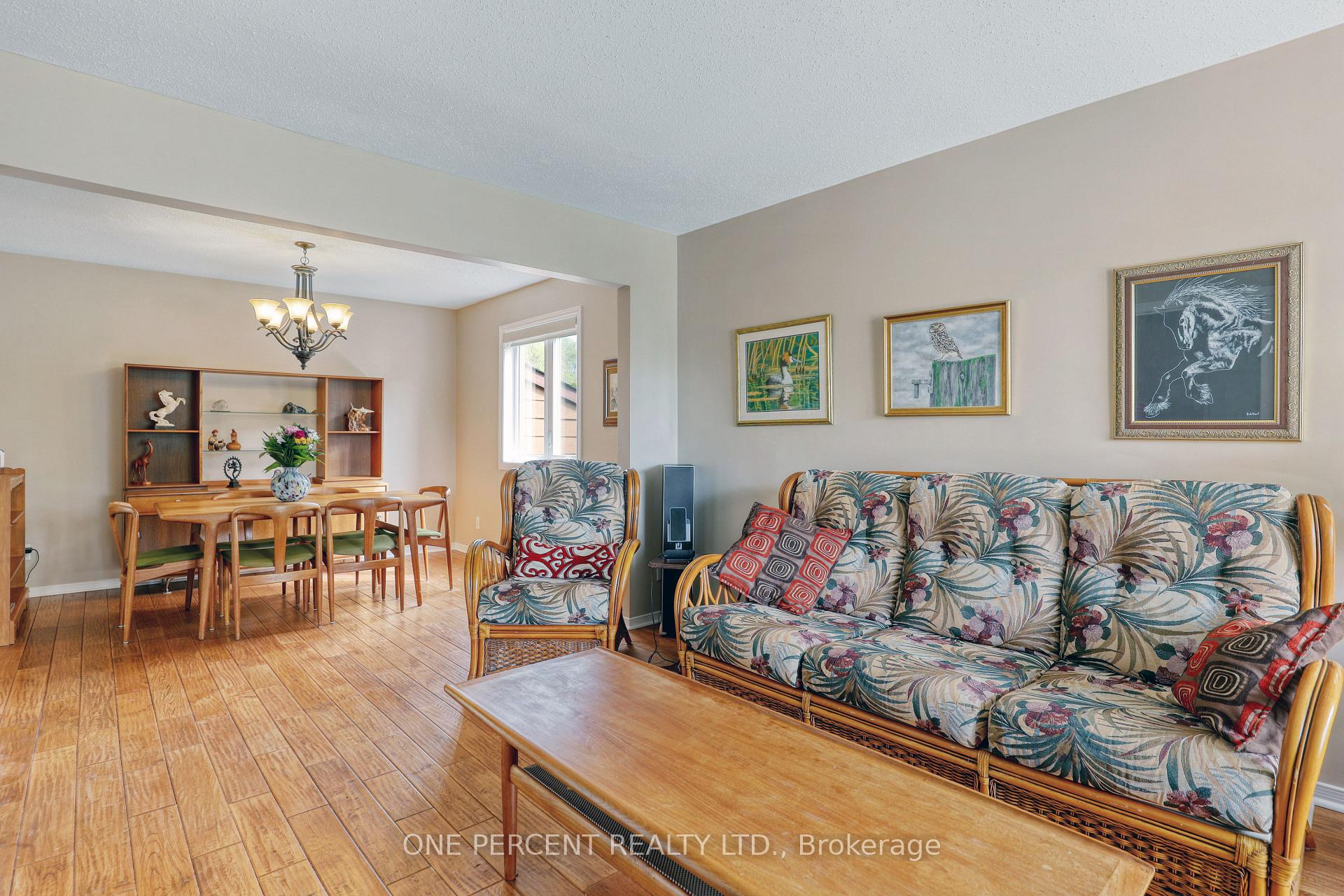 Photo 8 of 33 Shannondoe Crescent, Ottawa, Kanata - Bridlewood — HOMEH