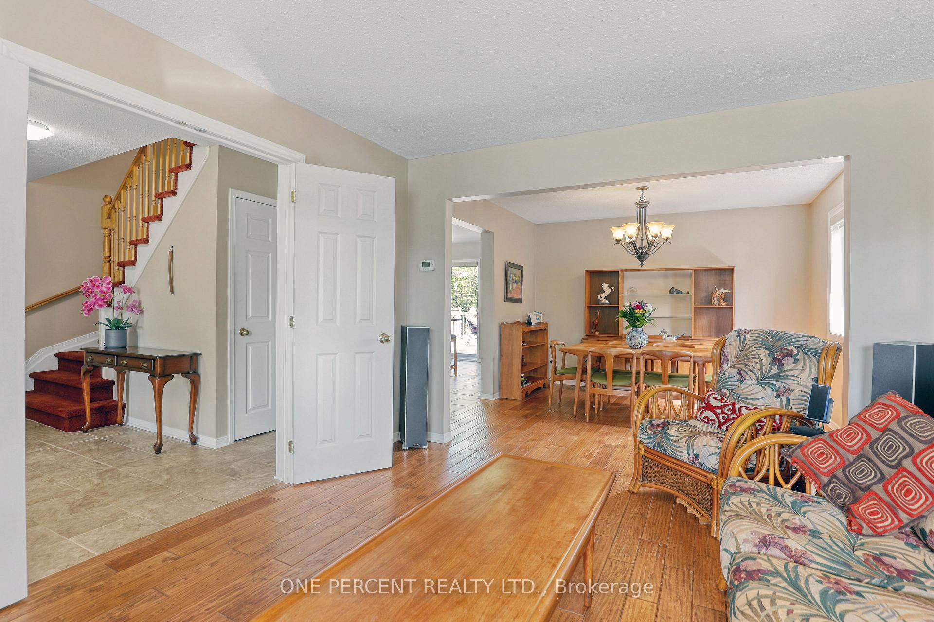 Photo 9 of 33 Shannondoe Crescent, Ottawa, Kanata - Bridlewood — HOMEH