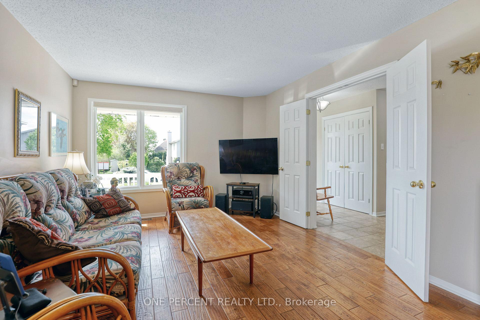 Photo 11 of 33 Shannondoe Crescent, Ottawa, Kanata - Bridlewood — HOMEH