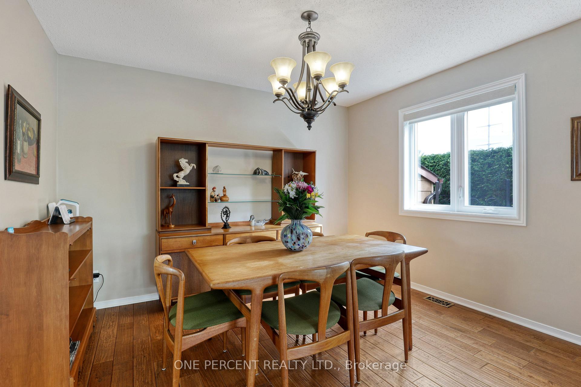 Photo 12 of 33 Shannondoe Crescent, Ottawa, Kanata - Bridlewood — HOMEH