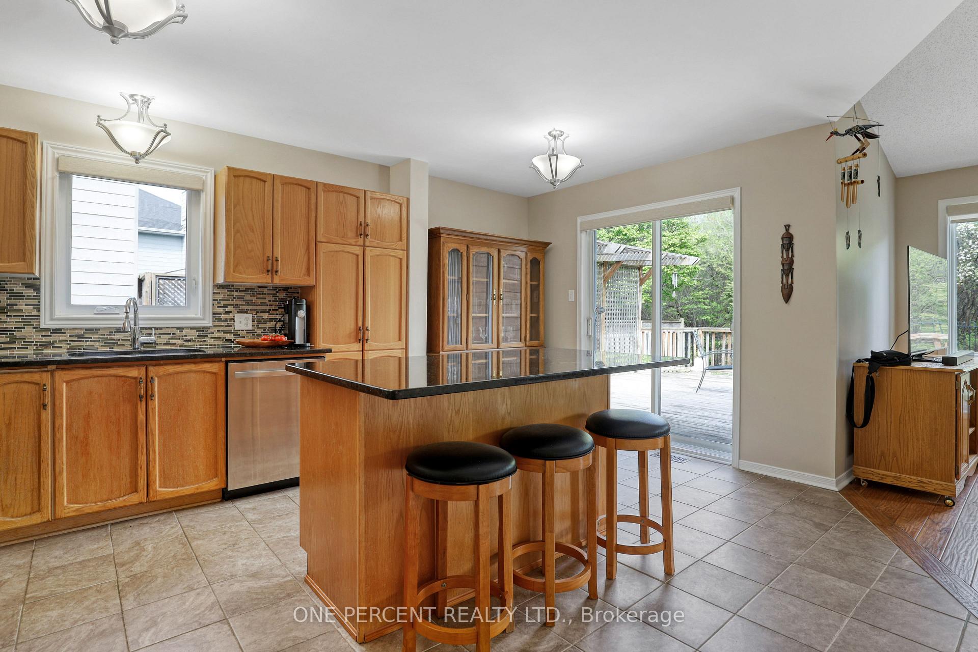 Photo 13 of 33 Shannondoe Crescent, Ottawa, Kanata - Bridlewood — HOMEH