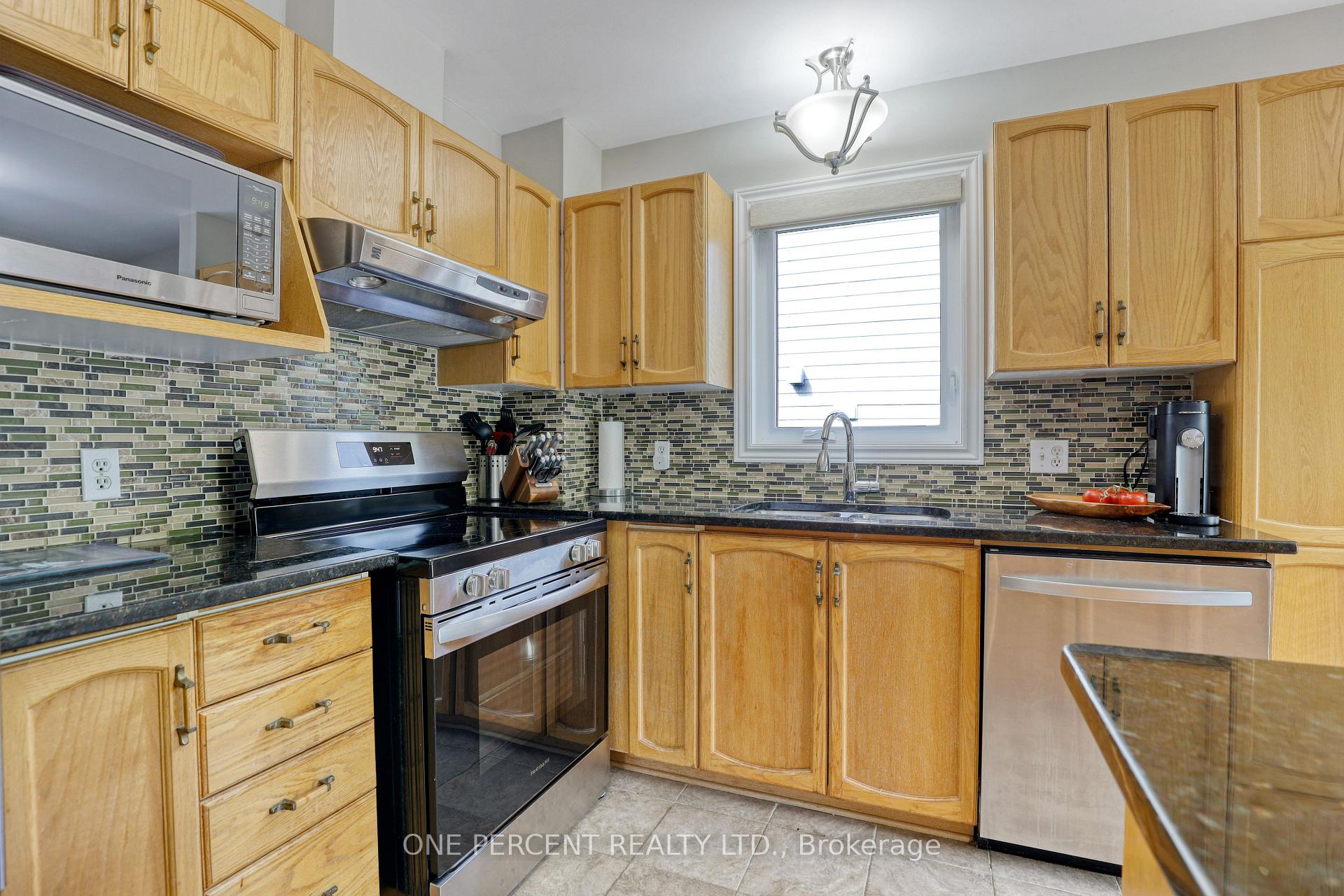 Photo 15 of 33 Shannondoe Crescent, Ottawa, Kanata - Bridlewood — HOMEH