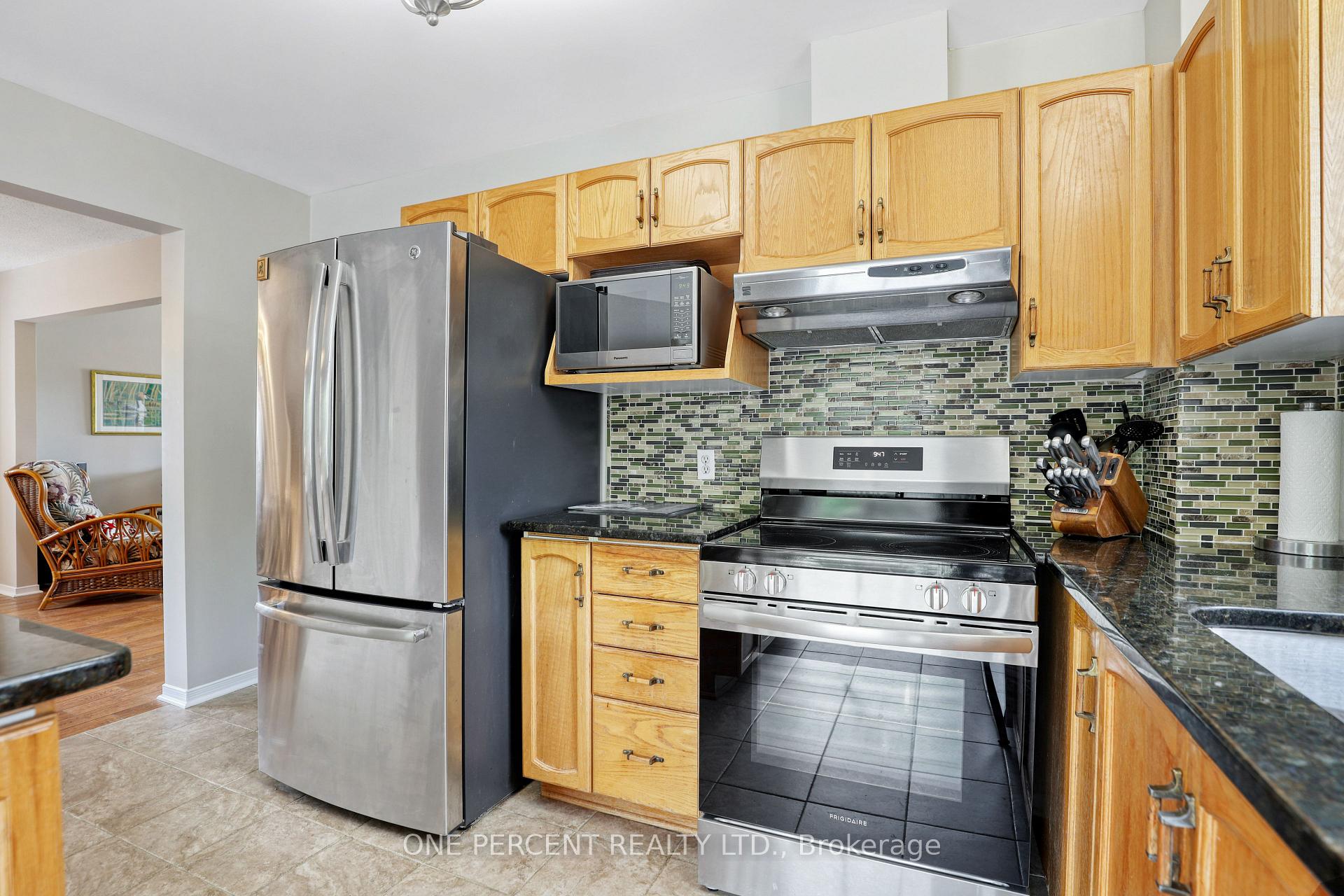 Photo 16 of 33 Shannondoe Crescent, Ottawa, Kanata - Bridlewood — HOMEH
