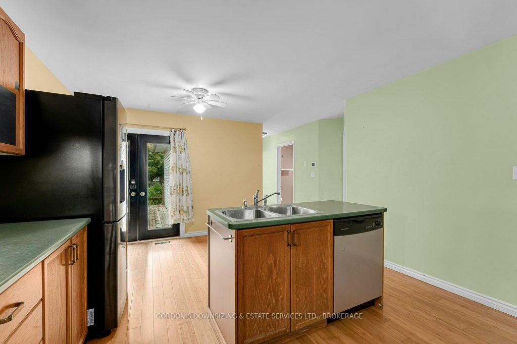Photo 12 of 464 Freeman Crescent, Kingston, Kingston East (Incl Barret Crt) — HOMEH