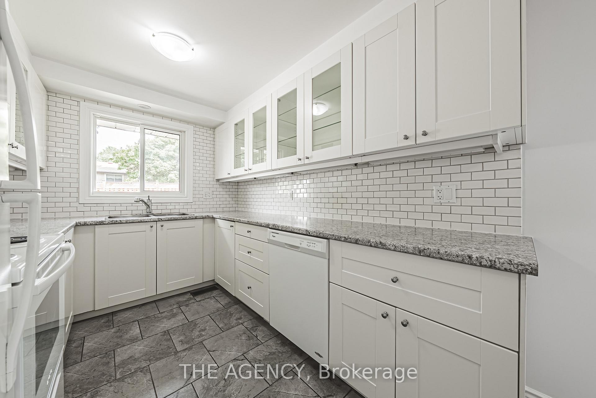 Photo 3 of 137 Pepperwood Crescent, Kitchener — HOMEH