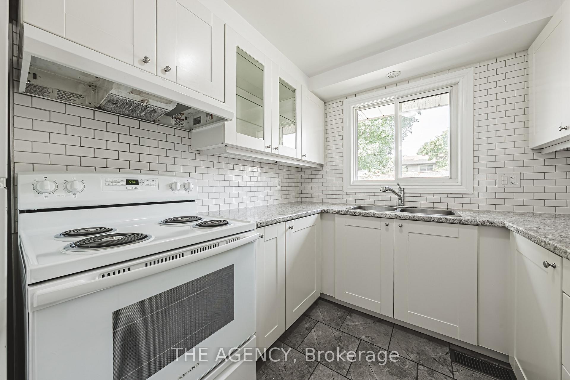 Photo 4 of 137 Pepperwood Crescent, Kitchener — HOMEH